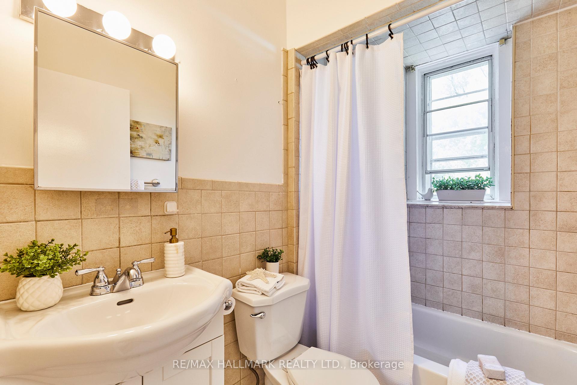 Photo 27 of 70 Wolverleigh Boulevard, Toronto, Danforth — HOMEH