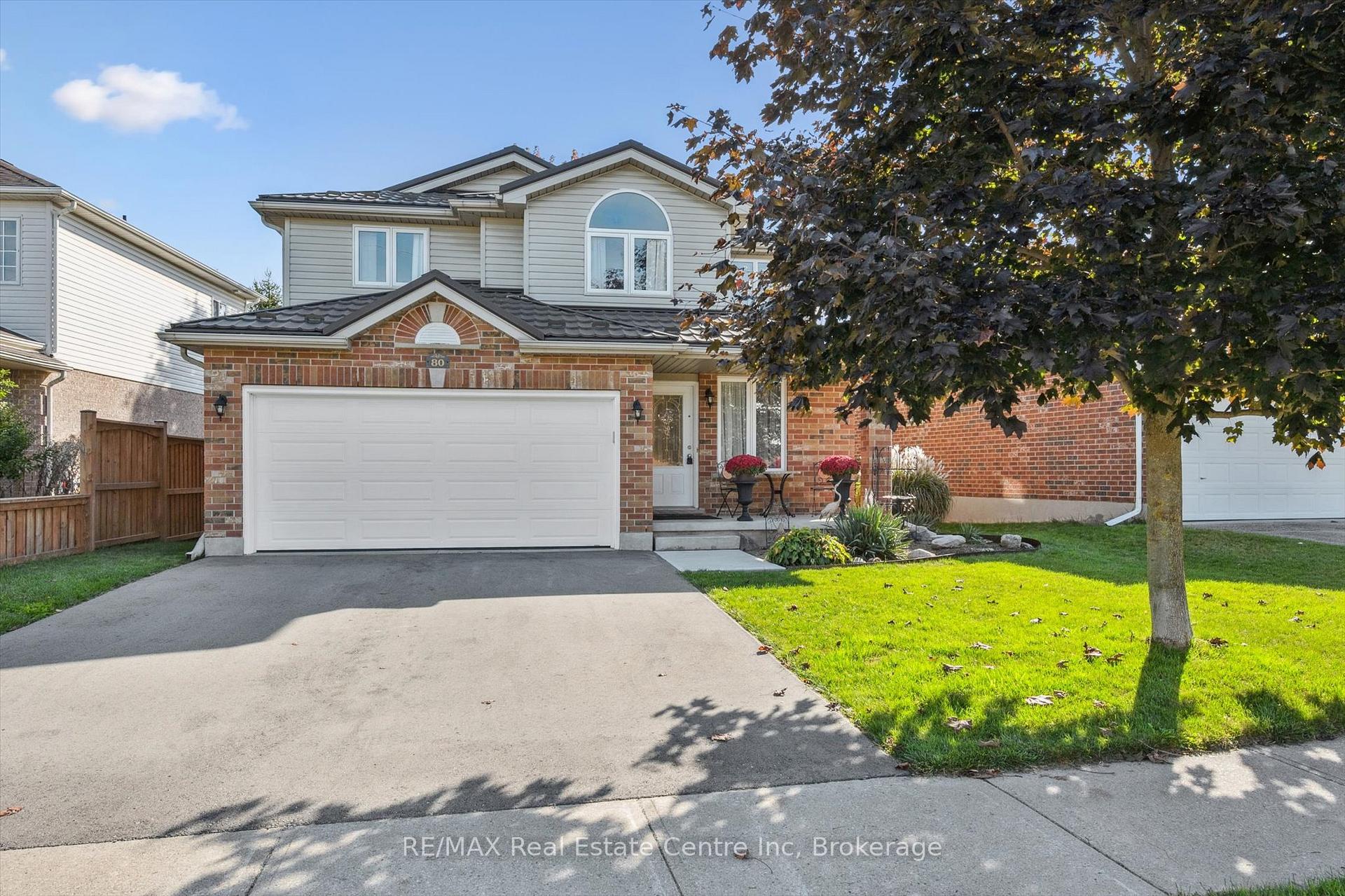 Photo 4 of 80 Clairfields Drive W, Guelph, Clairfields/Hanlon Business Park — HOMEH