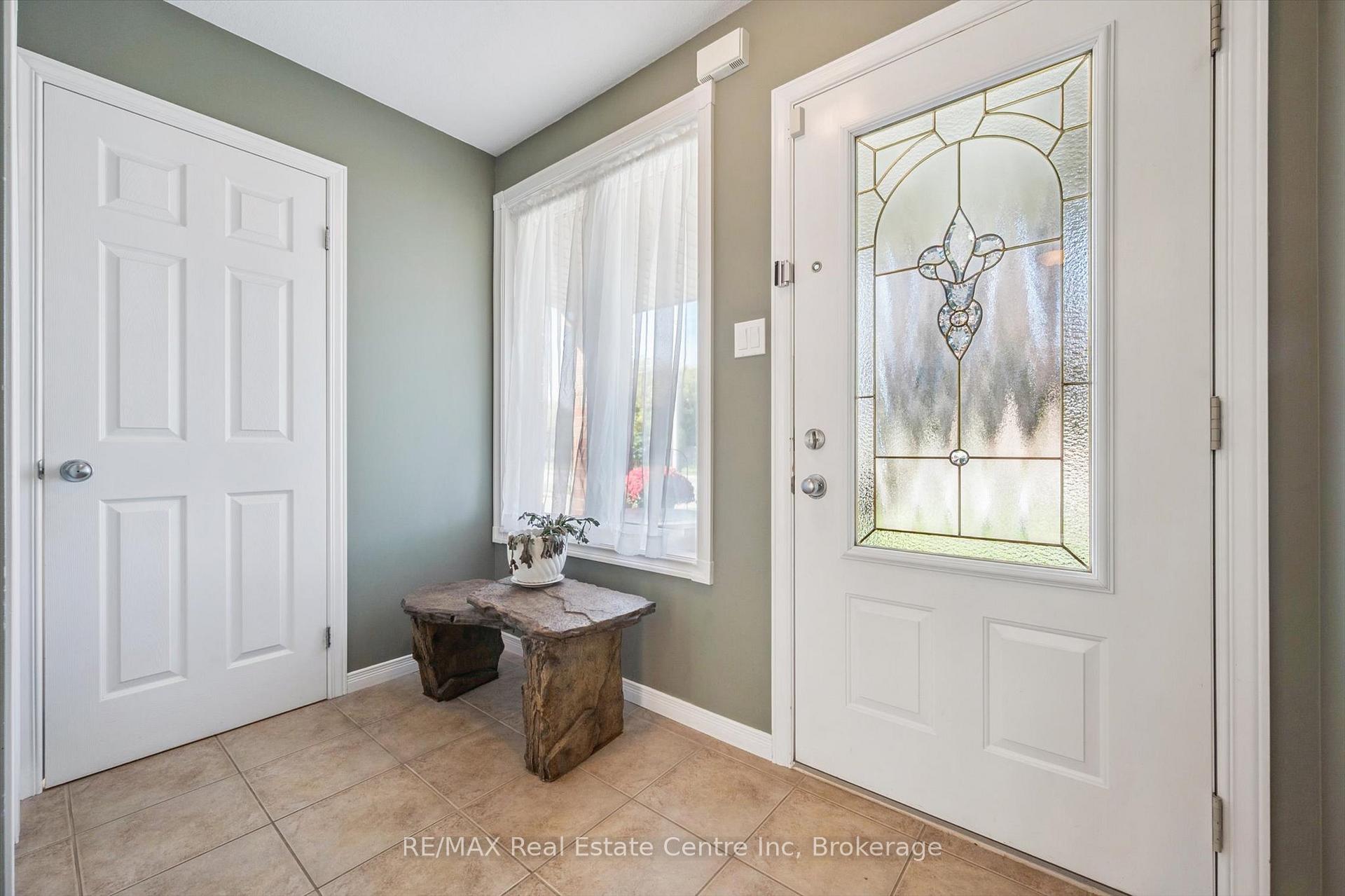 Photo 6 of 80 Clairfields Drive W, Guelph, Clairfields/Hanlon Business Park — HOMEH
