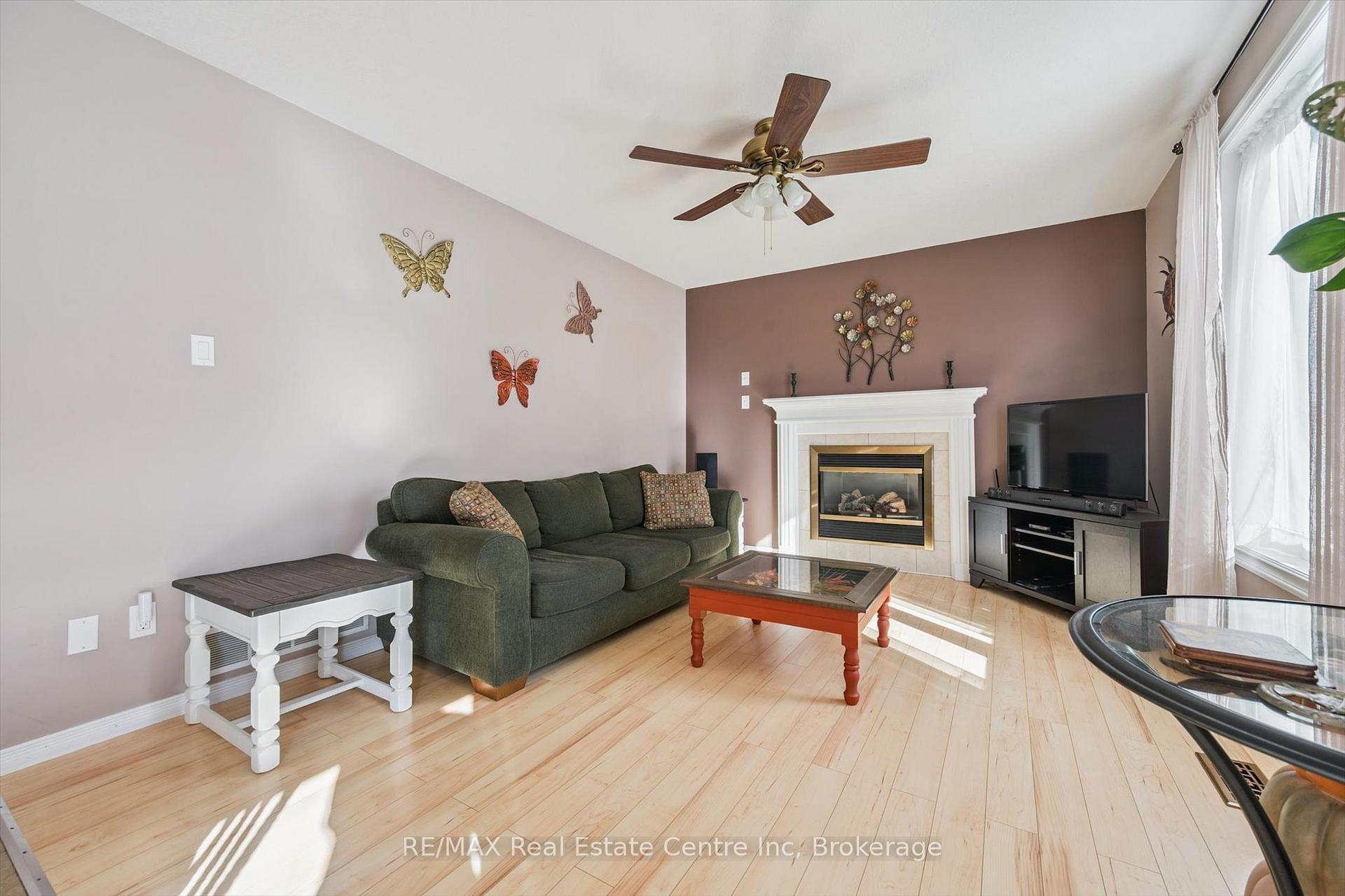 Photo 8 of 80 Clairfields Drive W, Guelph, Clairfields/Hanlon Business Park — HOMEH
