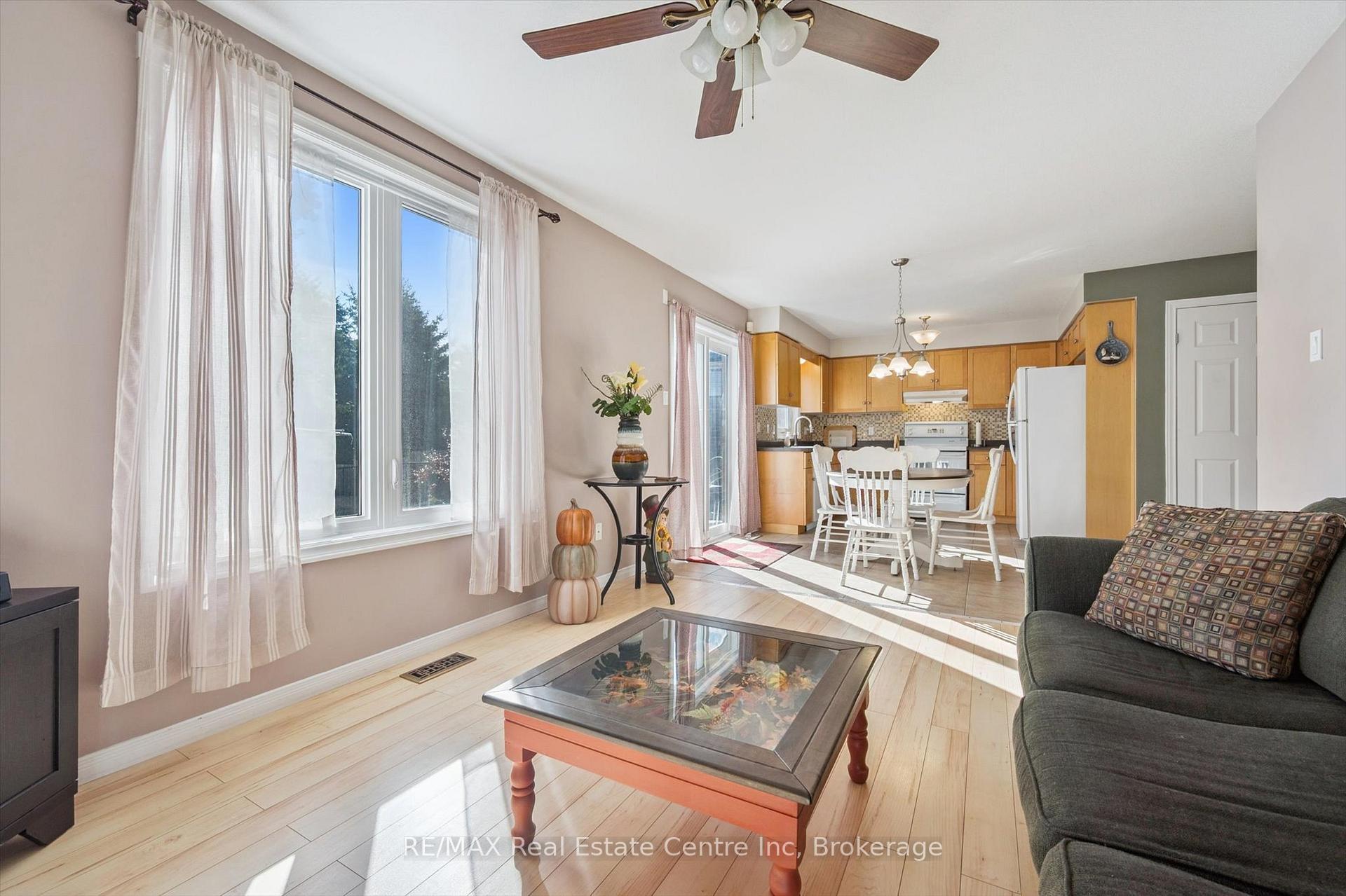 Photo 9 of 80 Clairfields Drive W, Guelph, Clairfields/Hanlon Business Park — HOMEH