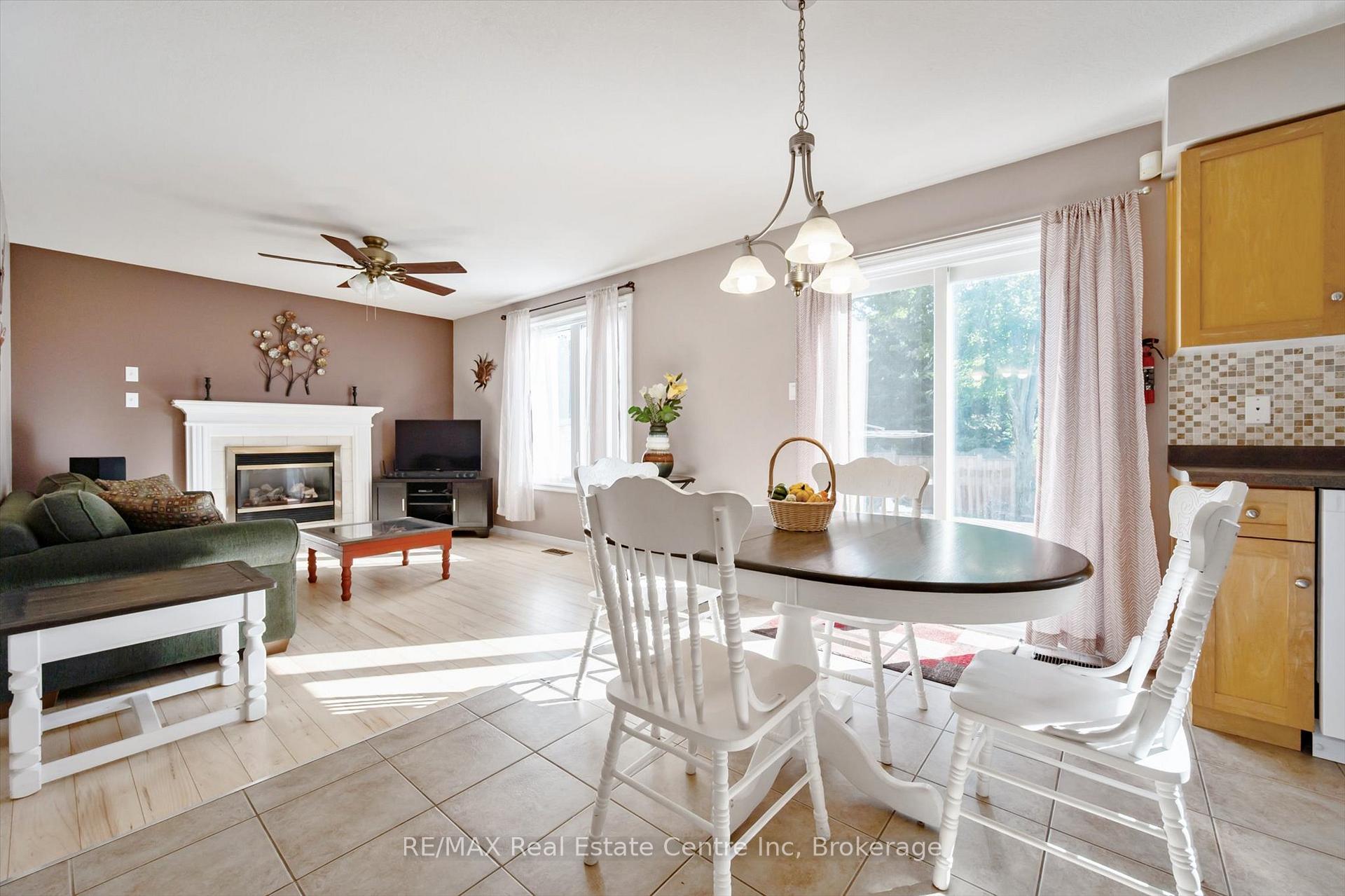 Photo 11 of 80 Clairfields Drive W, Guelph, Clairfields/Hanlon Business Park — HOMEH
