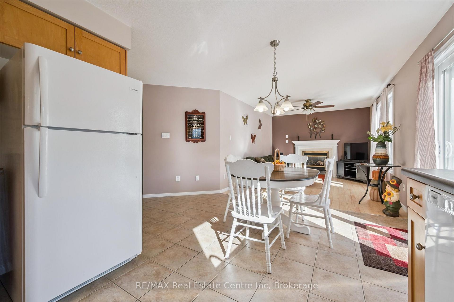 Photo 18 of 80 Clairfields Drive W, Guelph, Clairfields/Hanlon Business Park — HOMEH