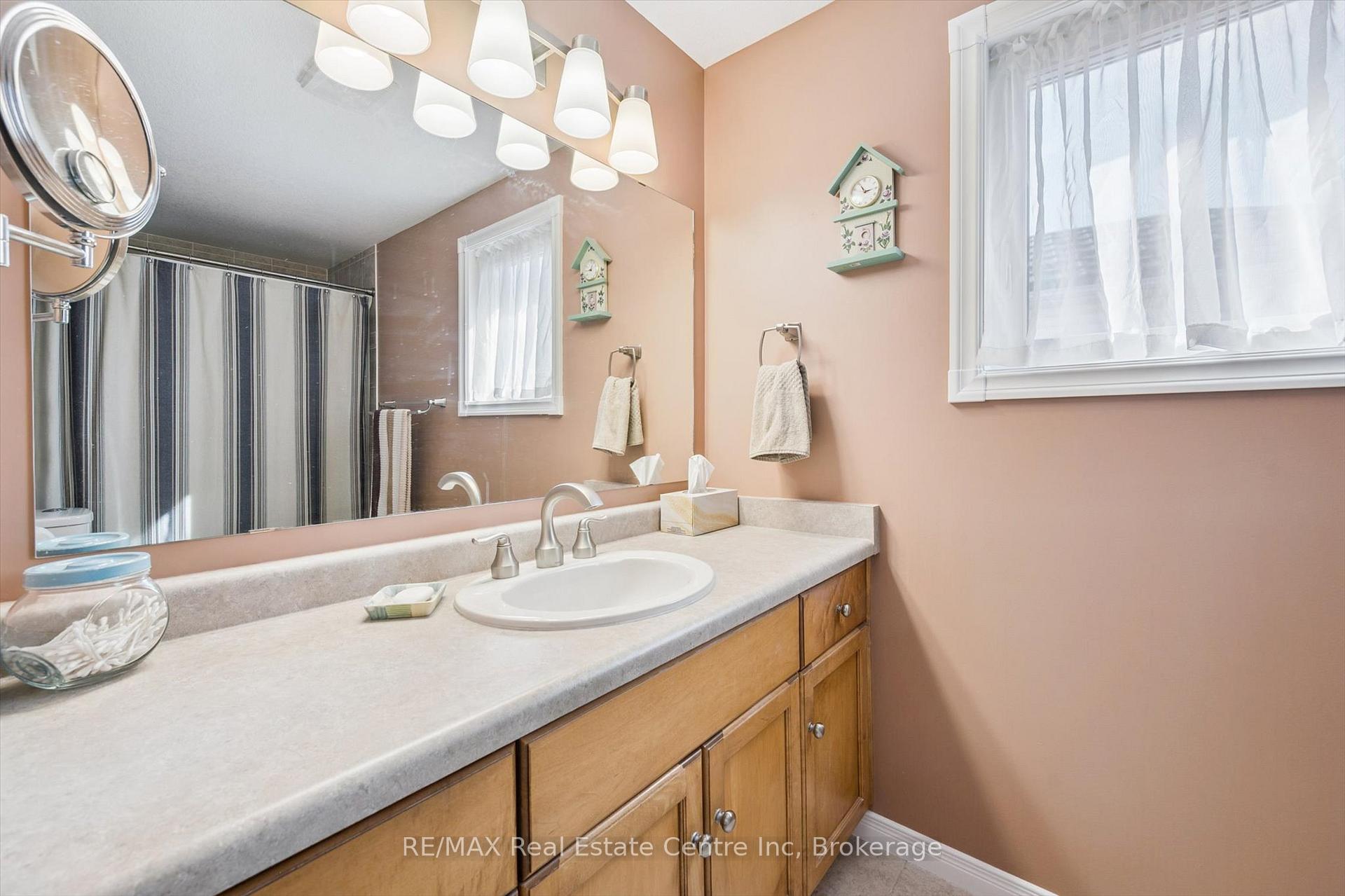 Photo 22 of 80 Clairfields Drive W, Guelph, Clairfields/Hanlon Business Park — HOMEH