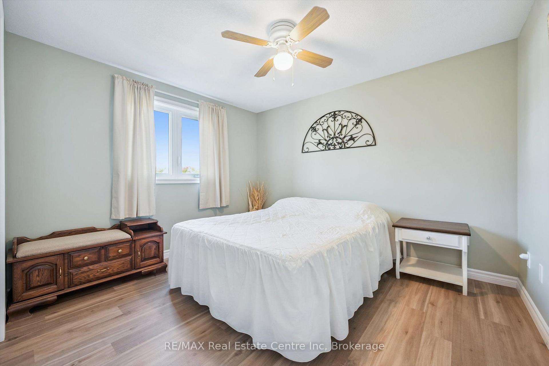 Photo 26 of 80 Clairfields Drive W, Guelph, Clairfields/Hanlon Business Park — HOMEH