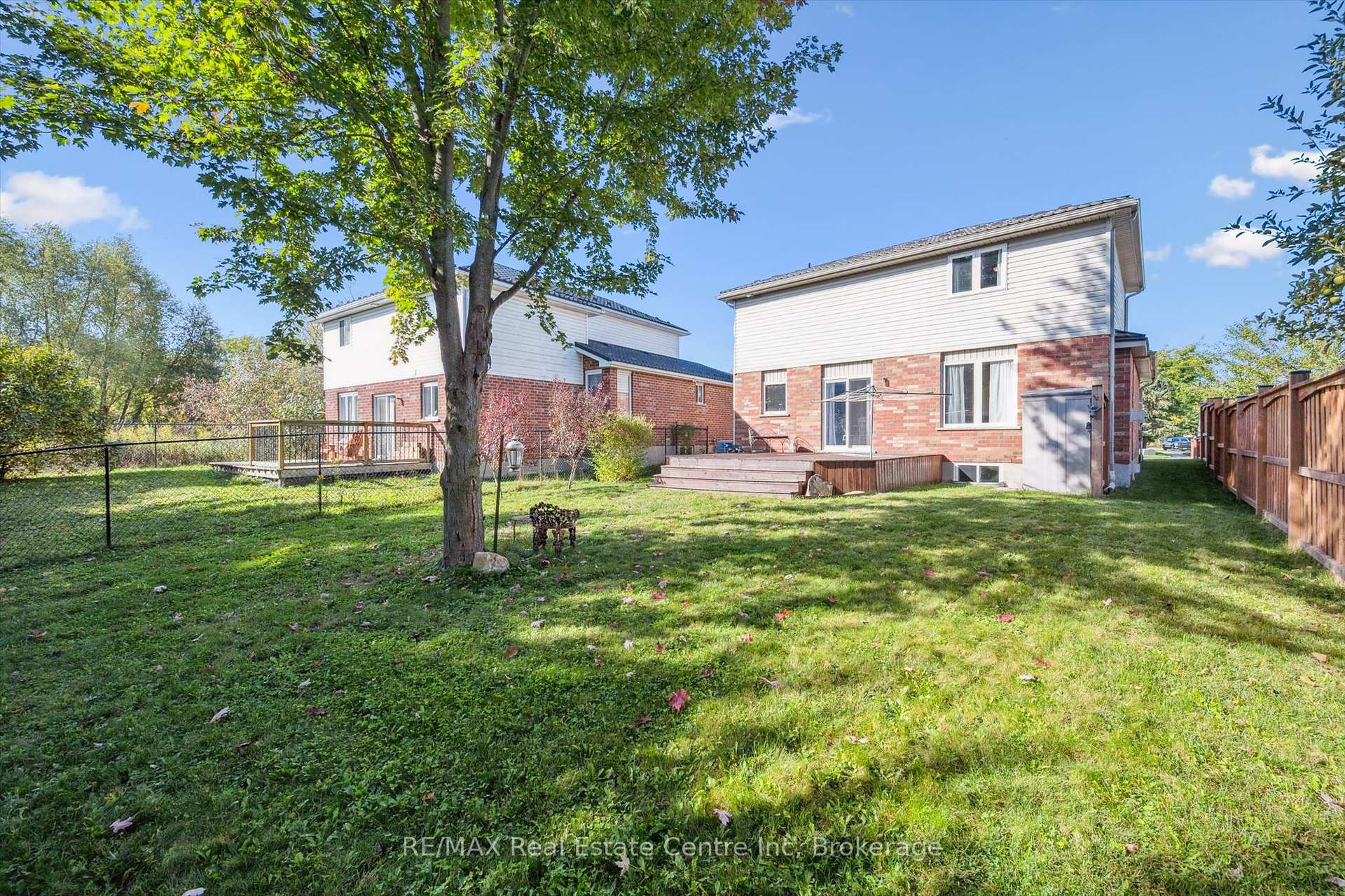 Photo 37 of 80 Clairfields Drive W, Guelph, Clairfields/Hanlon Business Park — HOMEH