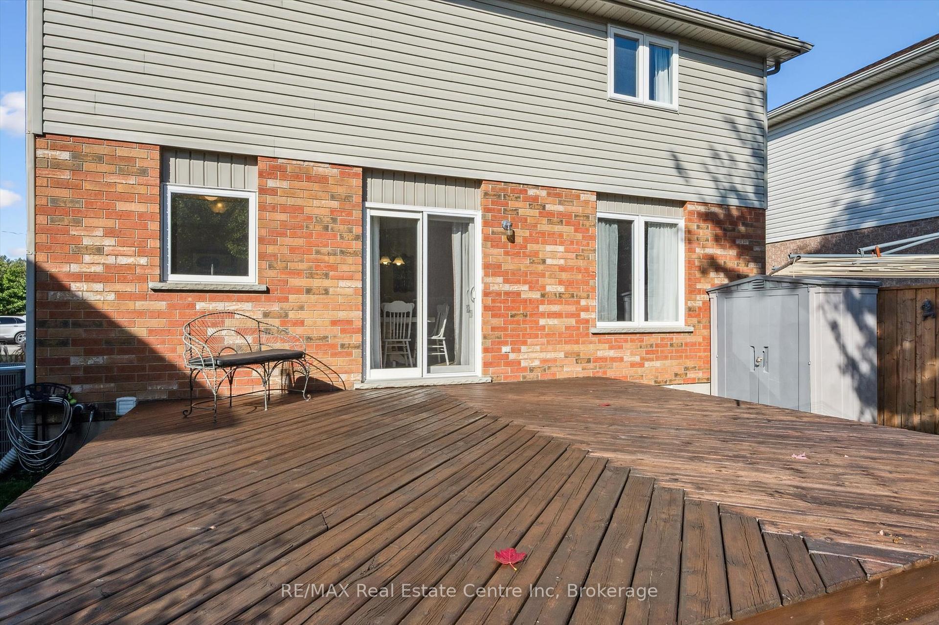 Photo 39 of 80 Clairfields Drive W, Guelph, Clairfields/Hanlon Business Park — HOMEH