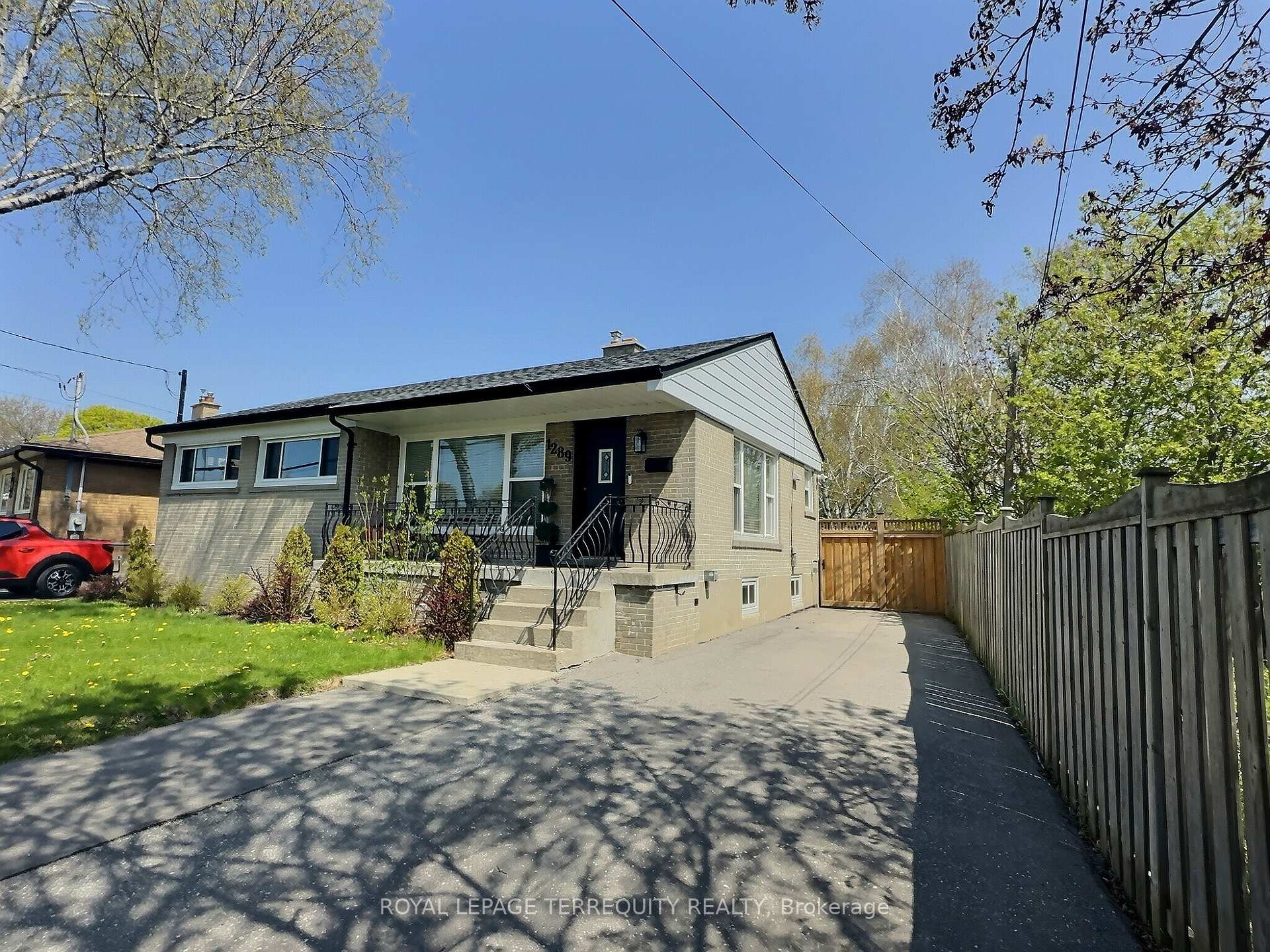 Photo 1 of 1289 Wecker Drive, Oshawa, Lakeview — HOMEH