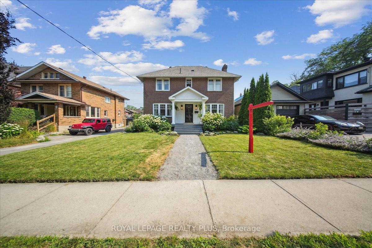 Photo 2 of 11 Connaught Street, Oshawa, O'Neill — HOMEH