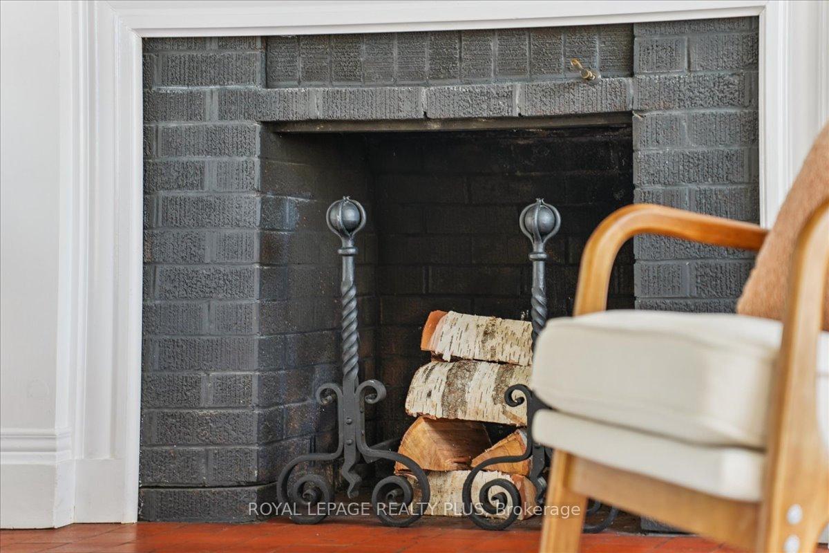 Photo 4 of 11 Connaught Street, Oshawa, O'Neill — HOMEH