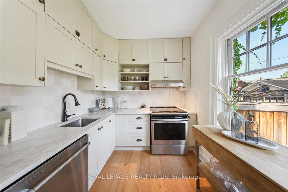 Photo 21 of 11 Connaught Street, Oshawa, O'Neill — HOMEH