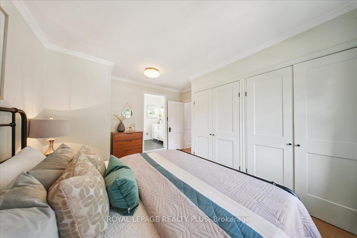 Photo 11 of 11 Connaught Street, Oshawa, O'Neill — HOMEH