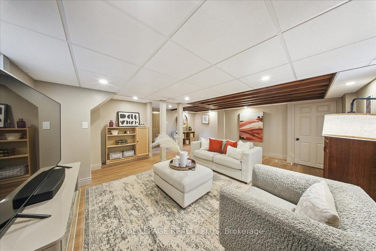Photo 41 of 11 Connaught Street, Oshawa, O'Neill — HOMEH