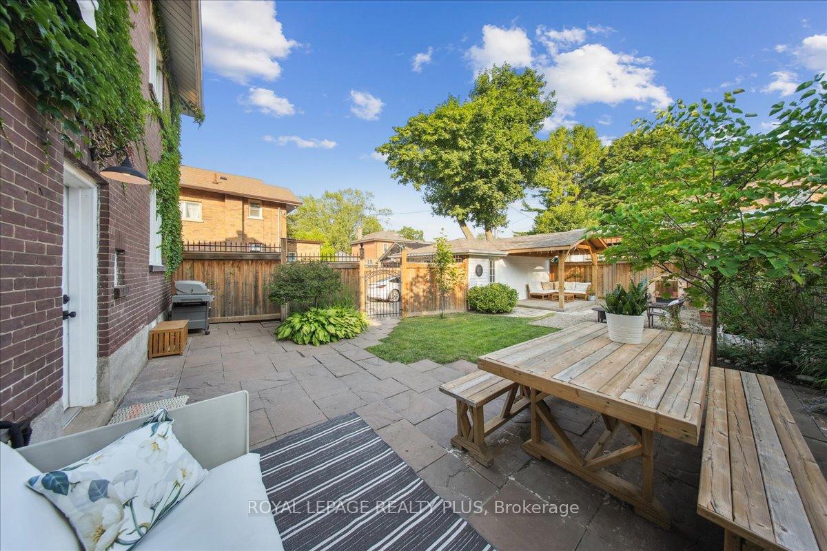 Photo 29 of 11 Connaught Street, Oshawa, O'Neill — HOMEH
