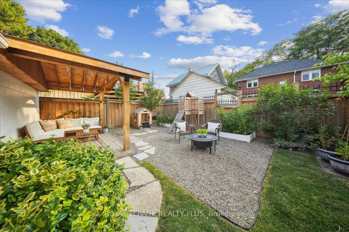 Photo 27 of 11 Connaught Street, Oshawa, O'Neill — HOMEH