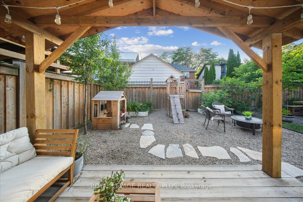 Photo 34 of 11 Connaught Street, Oshawa, O'Neill — HOMEH