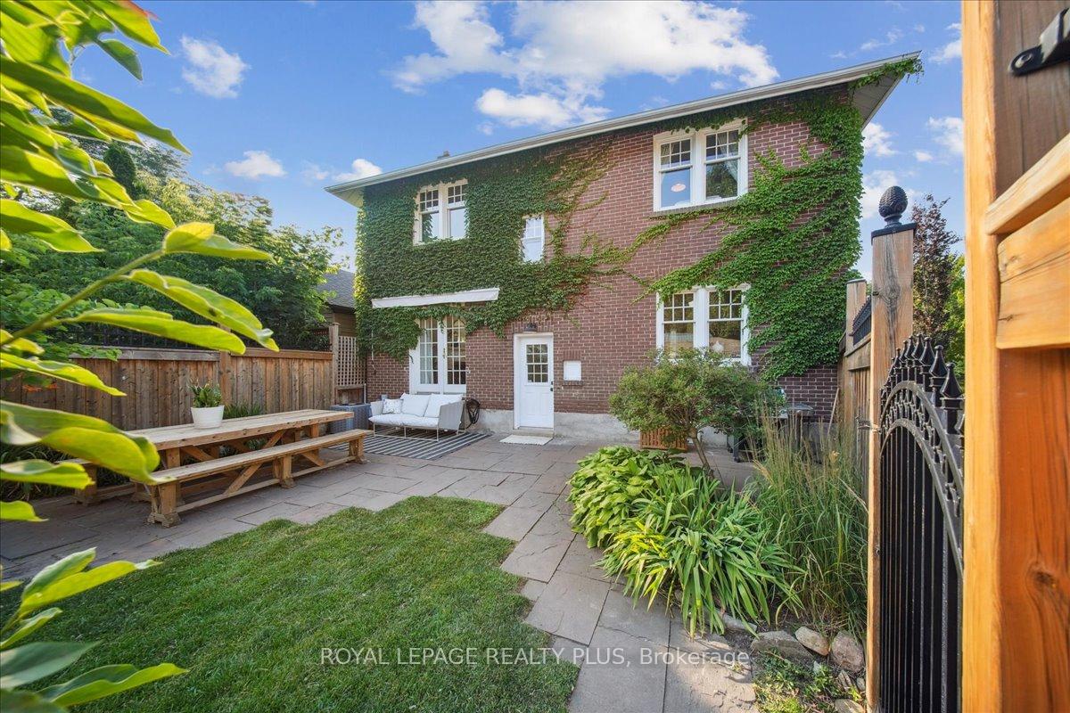 Photo 31 of 11 Connaught Street, Oshawa, O'Neill — HOMEH