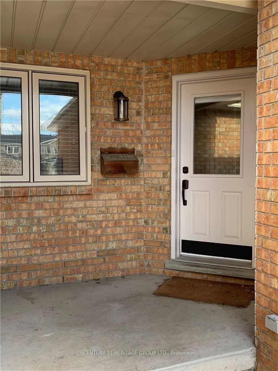 Front of 1374 Treeland Street