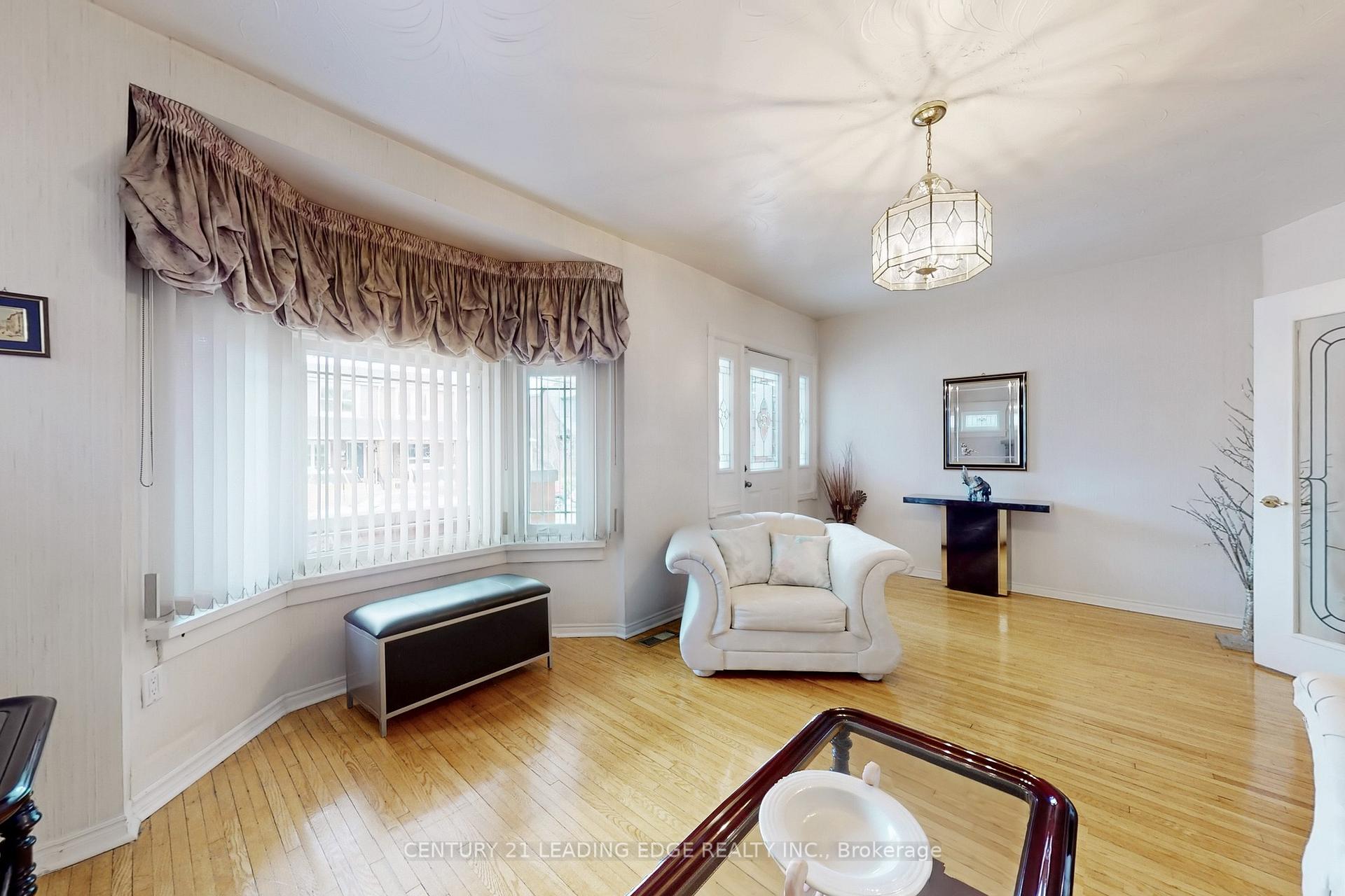 Photo 20 of 34 Chisholm Avenue, Toronto, East End-Danforth — HOMEH