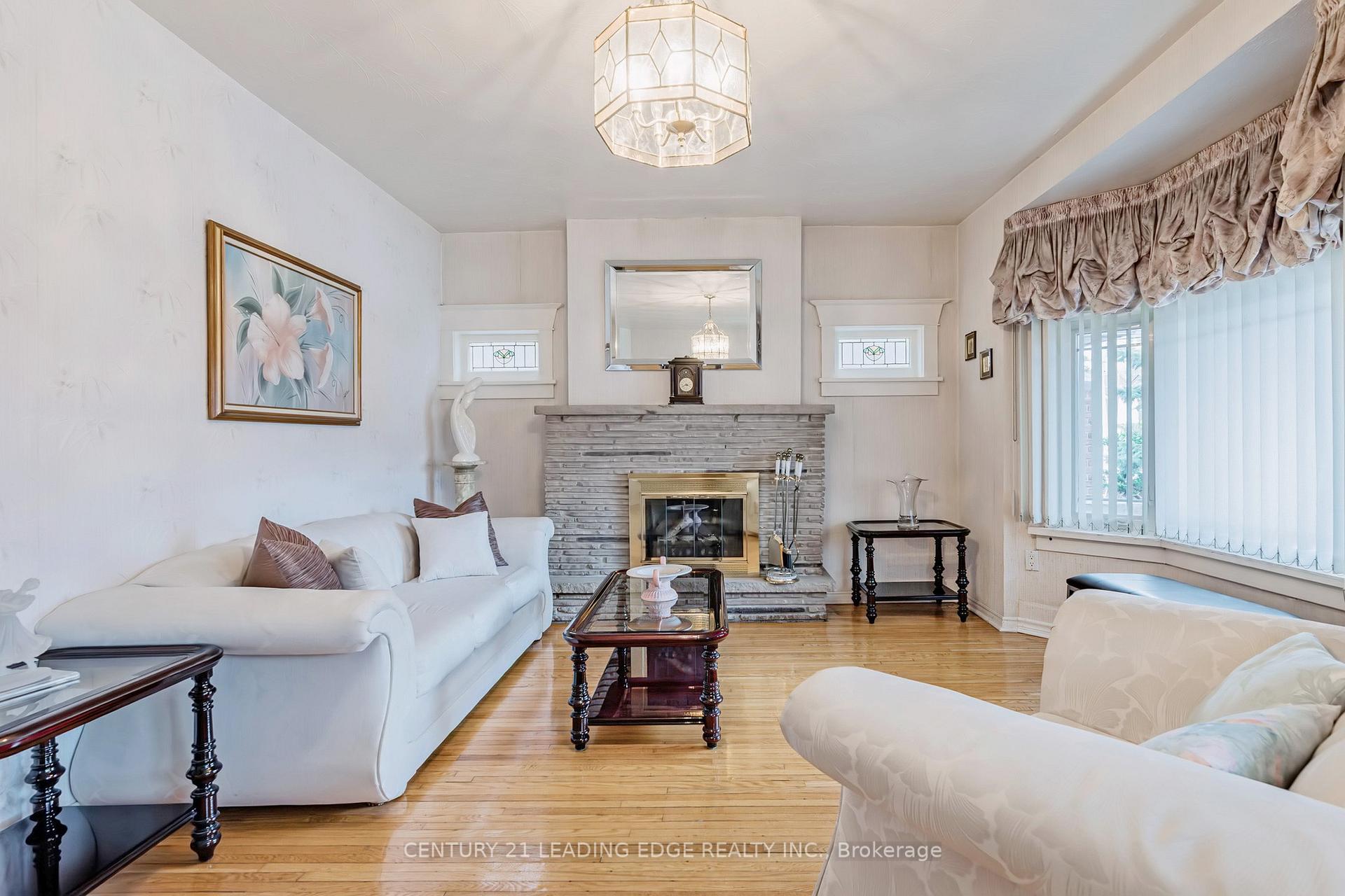 Photo 16 of 34 Chisholm Avenue, Toronto, East End-Danforth — HOMEH