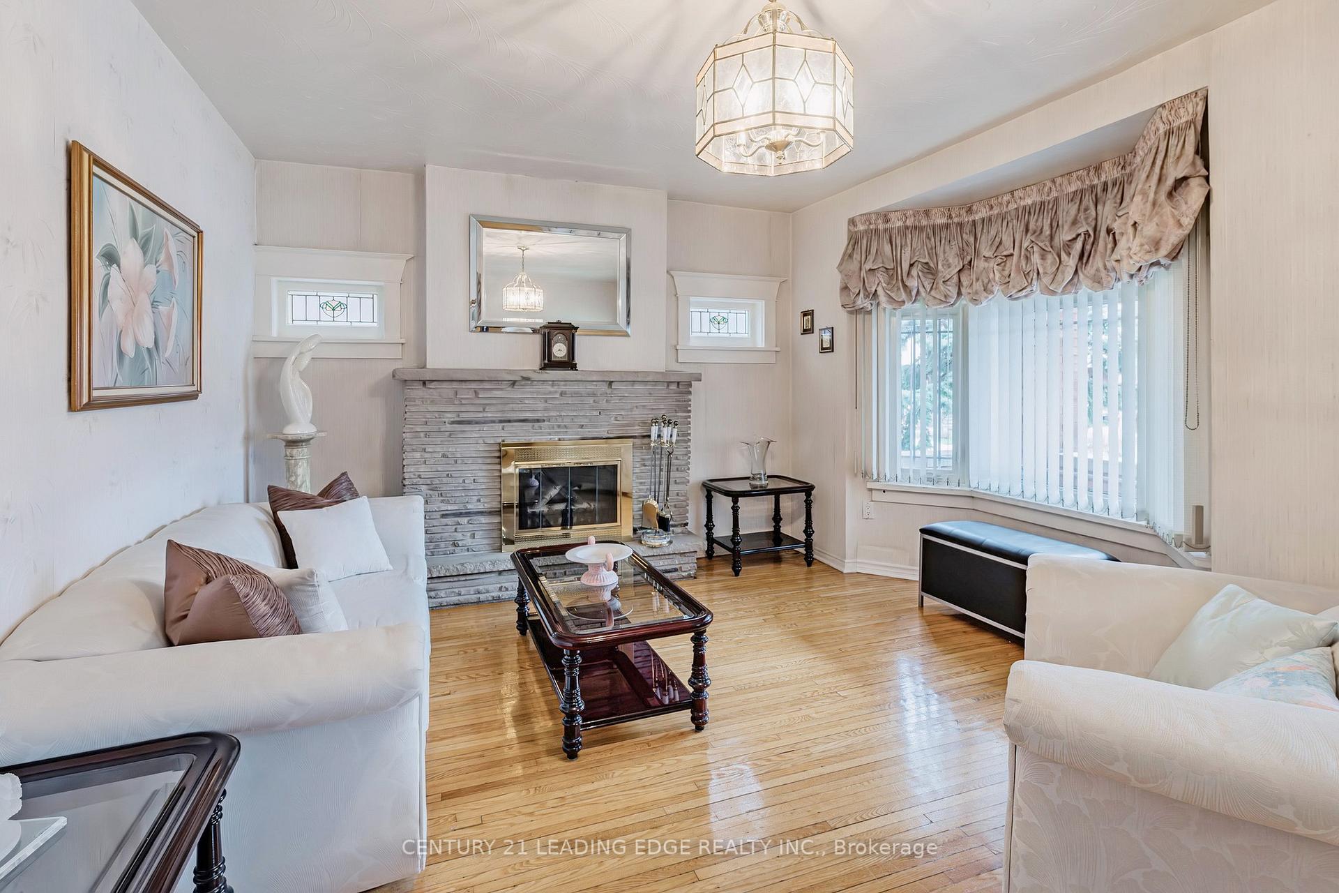 Photo 4 of 34 Chisholm Avenue, Toronto, East End-Danforth — HOMEH