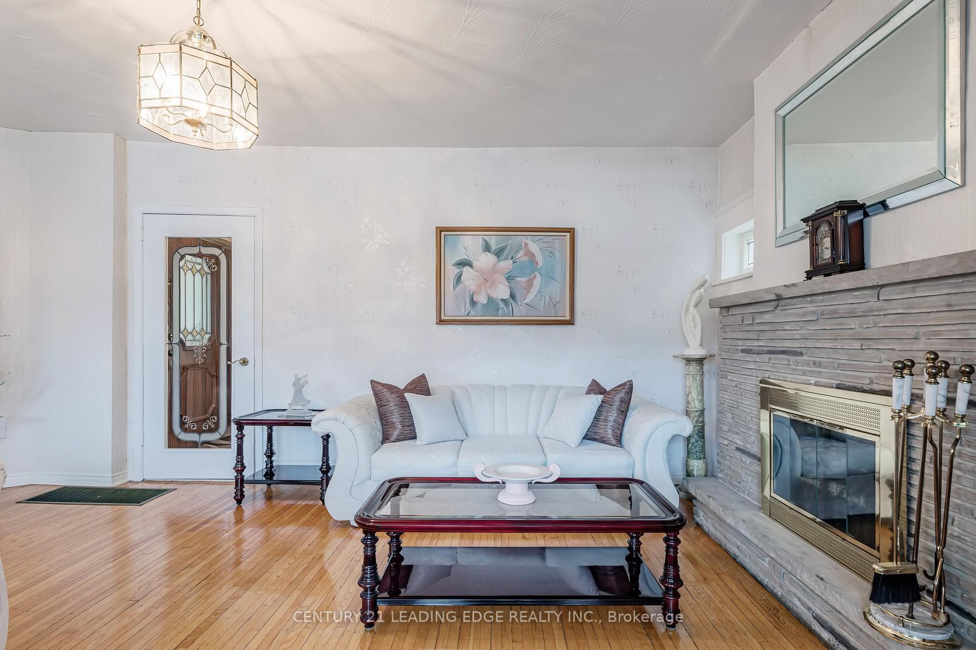 Photo 9 of 34 Chisholm Avenue, Toronto, East End-Danforth — HOMEH