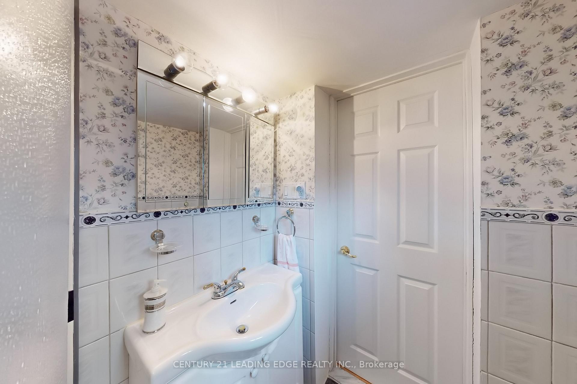 Photo 14 of 34 Chisholm Avenue, Toronto, East End-Danforth — HOMEH