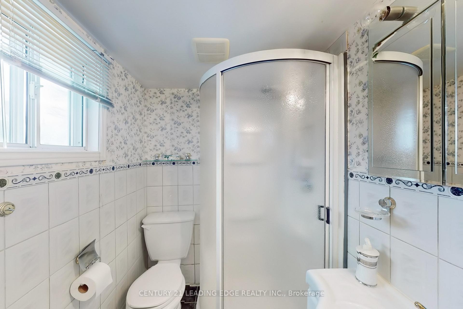 Photo 10 of 34 Chisholm Avenue, Toronto, East End-Danforth — HOMEH