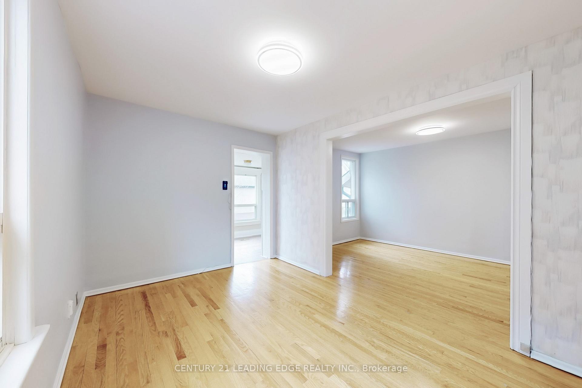 Photo 13 of 34 Chisholm Avenue, Toronto, East End-Danforth — HOMEH