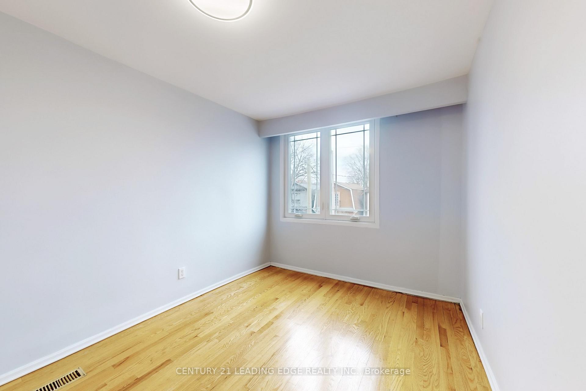 Photo 25 of 34 Chisholm Avenue, Toronto, East End-Danforth — HOMEH
