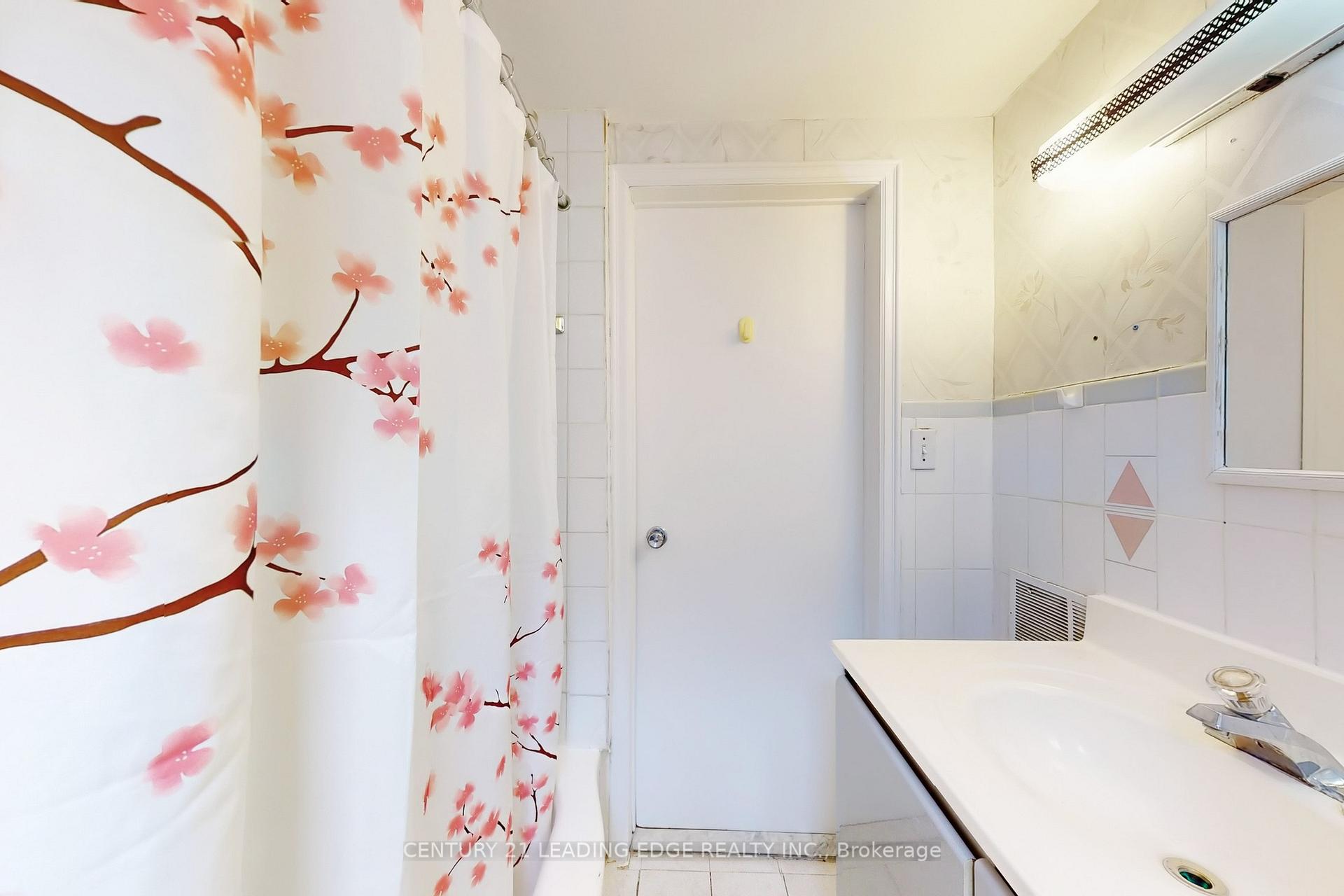 Photo 39 of 34 Chisholm Avenue, Toronto, East End-Danforth — HOMEH