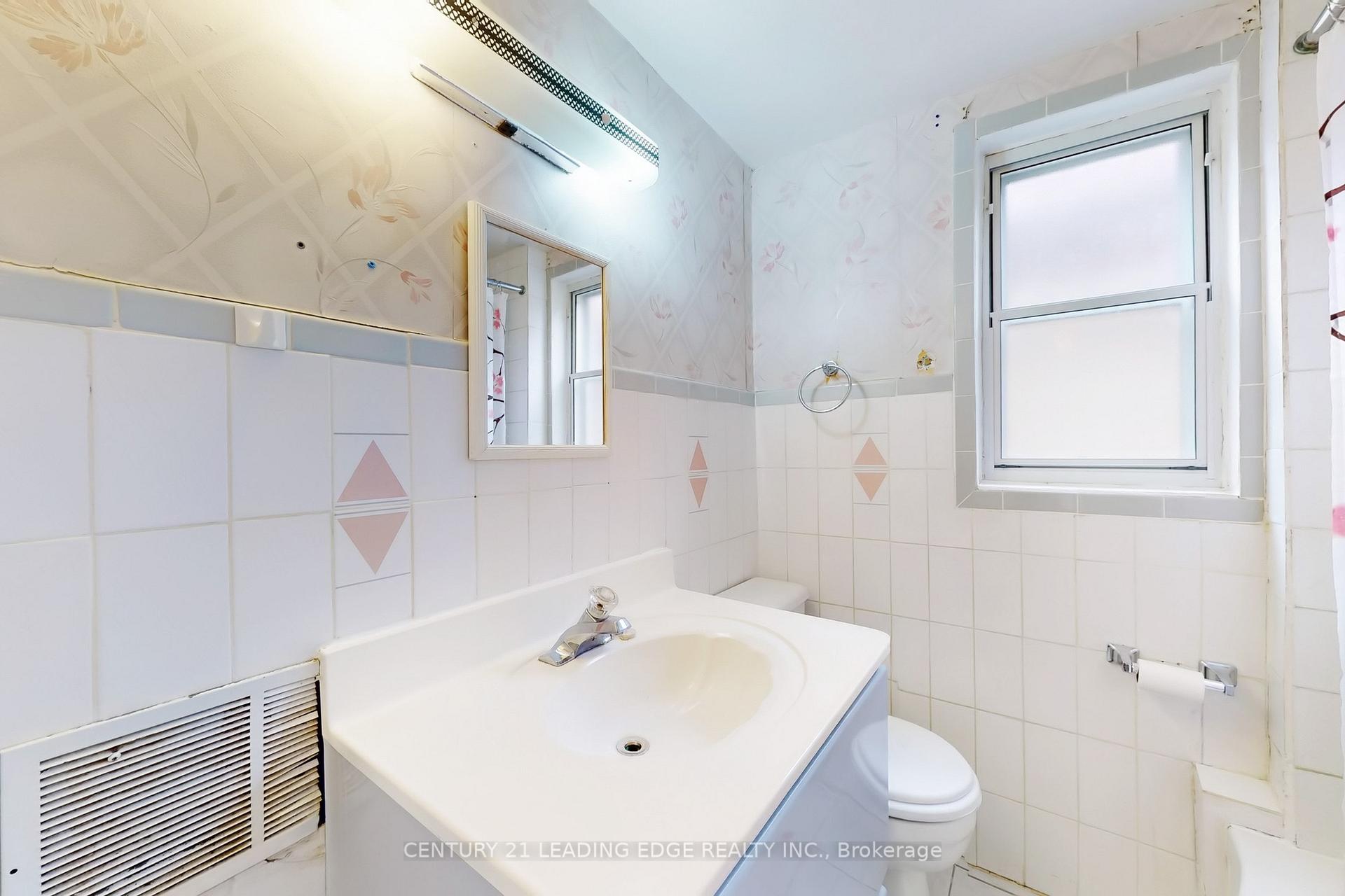 Photo 42 of 34 Chisholm Avenue, Toronto, East End-Danforth — HOMEH