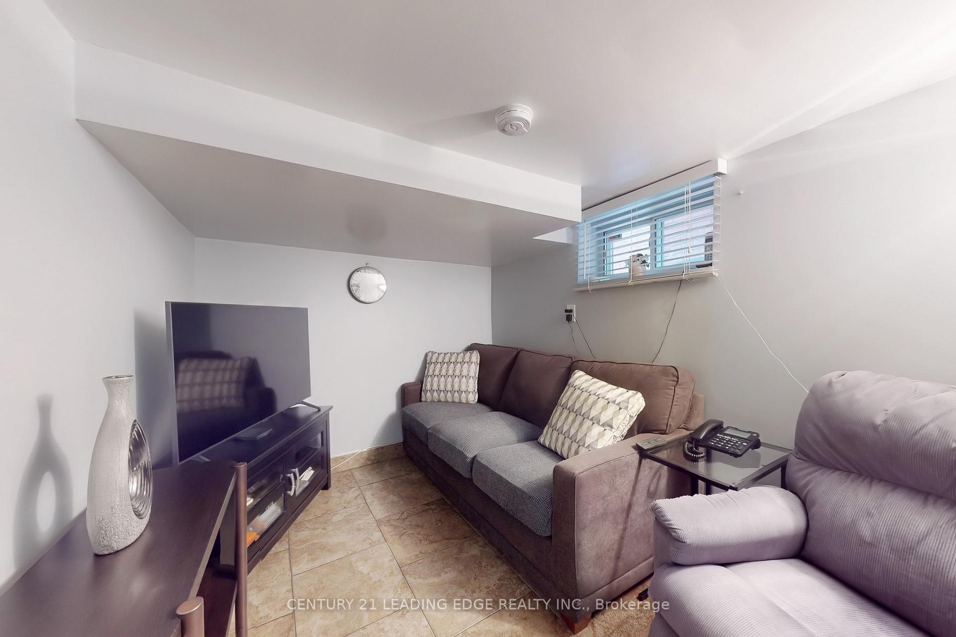 Photo 32 of 34 Chisholm Avenue, Toronto, East End-Danforth — HOMEH