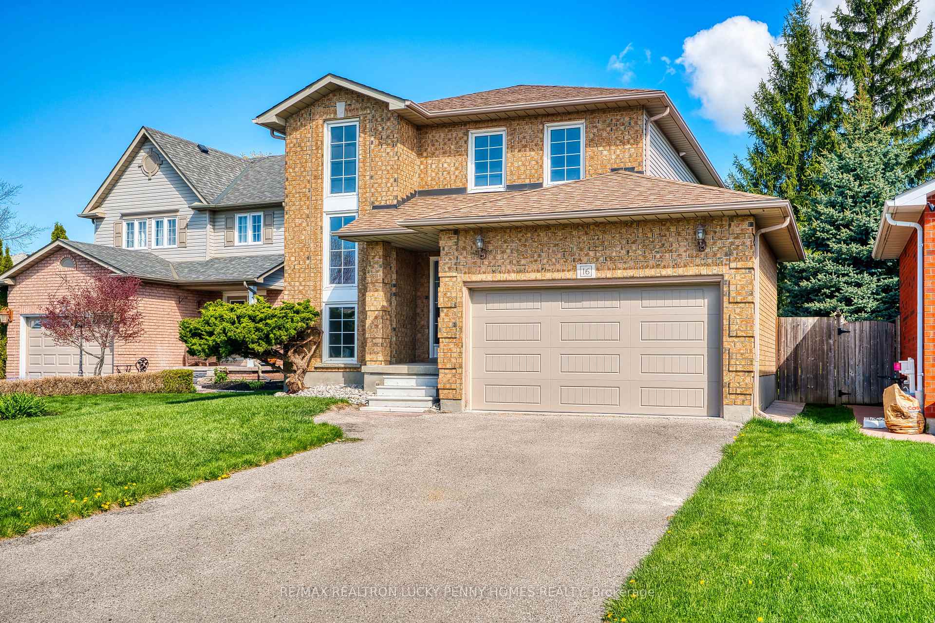 Photo 1 of 16 Wabbokish Court, Clarington, Courtice — HOMEH