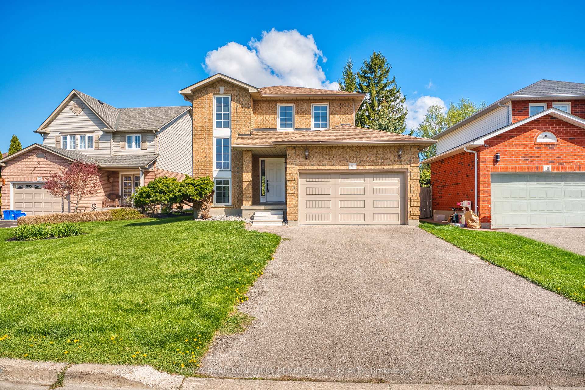 Photo 5 of 16 Wabbokish Court, Clarington, Courtice — HOMEH