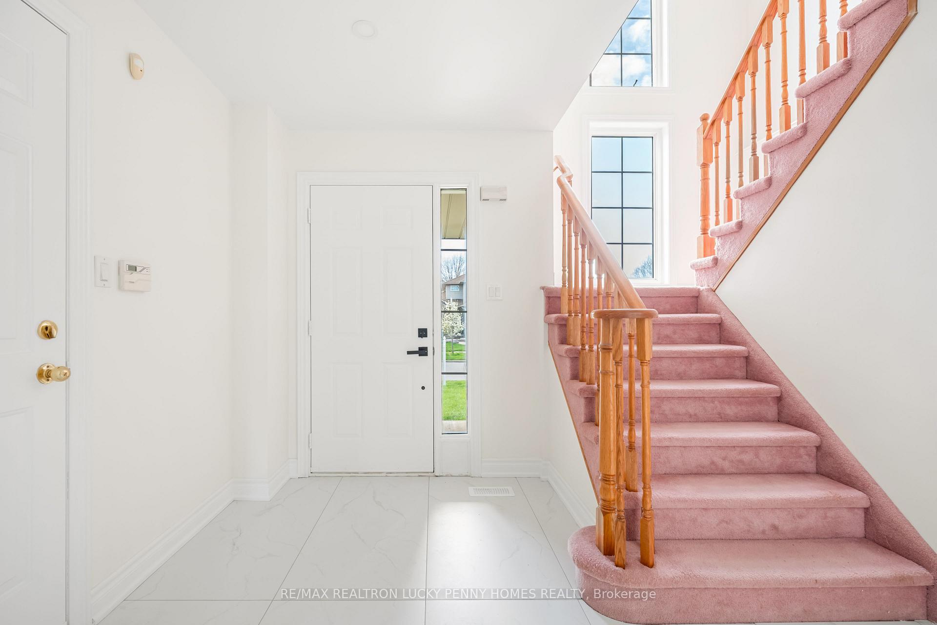 Photo 6 of 16 Wabbokish Court, Clarington, Courtice — HOMEH