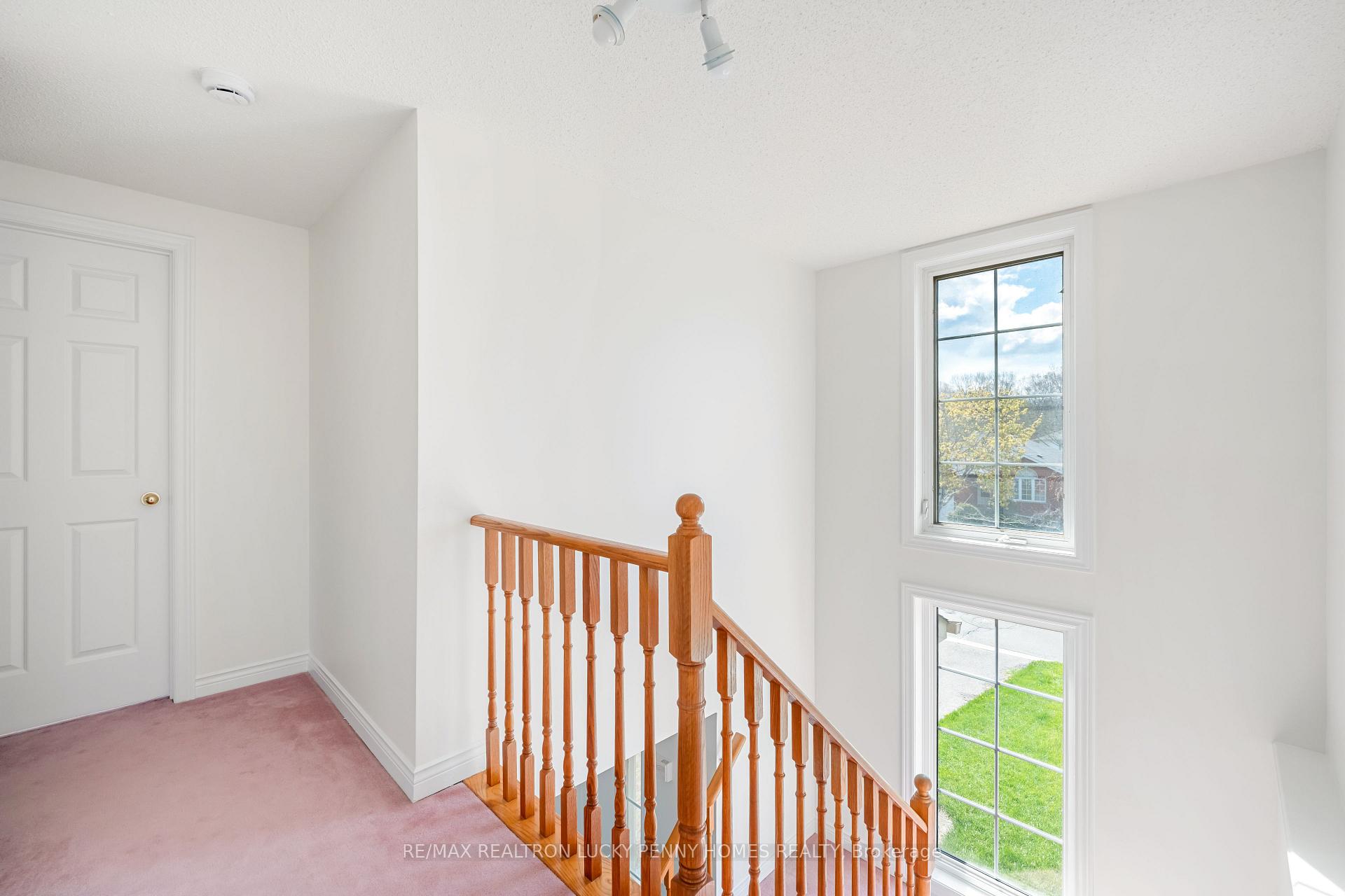 Photo 7 of 16 Wabbokish Court, Clarington, Courtice — HOMEH