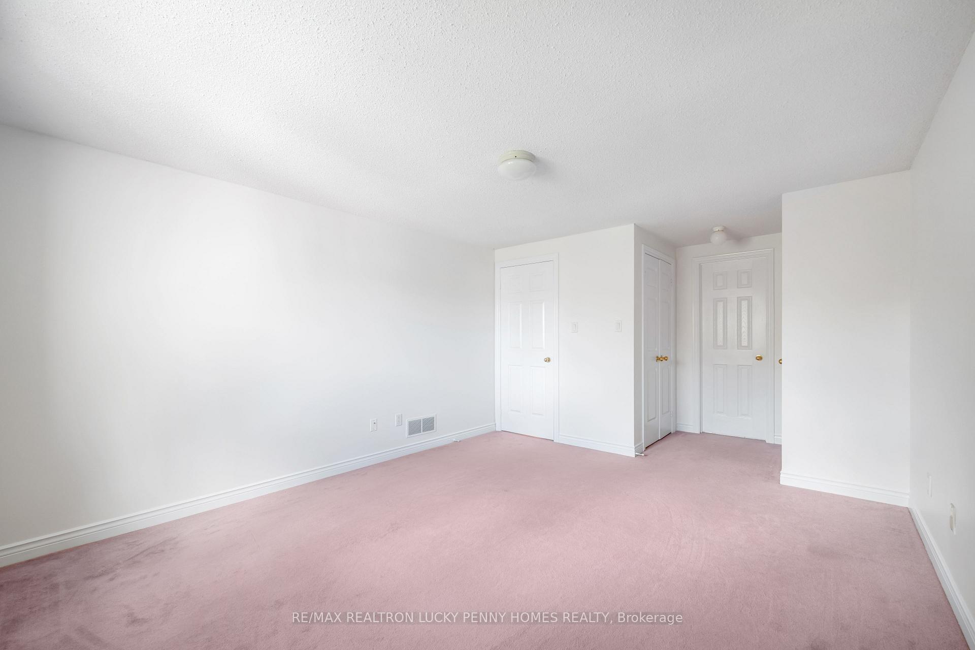 Photo 14 of 16 Wabbokish Court, Clarington, Courtice — HOMEH