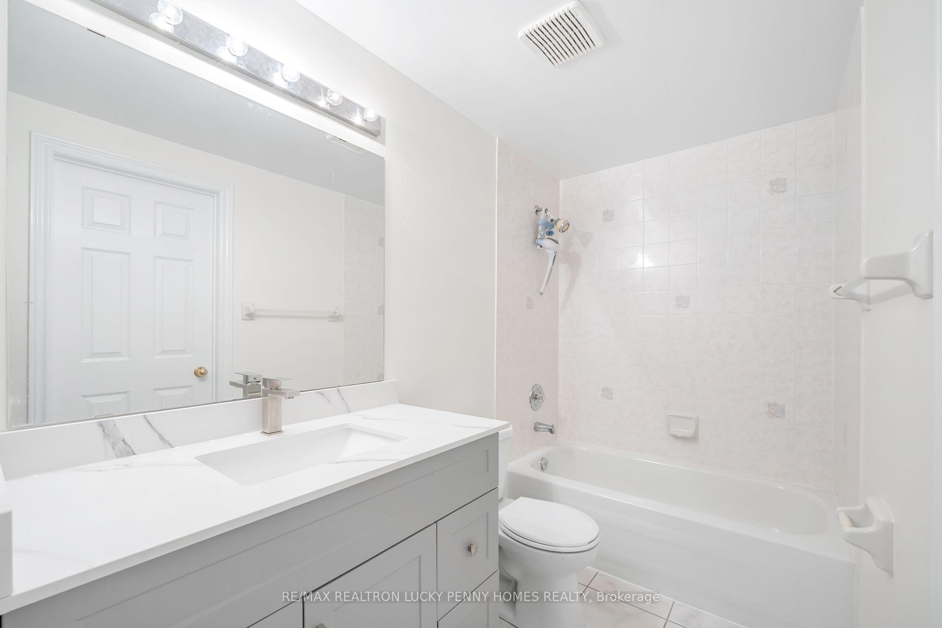 Photo 17 of 16 Wabbokish Court, Clarington, Courtice — HOMEH