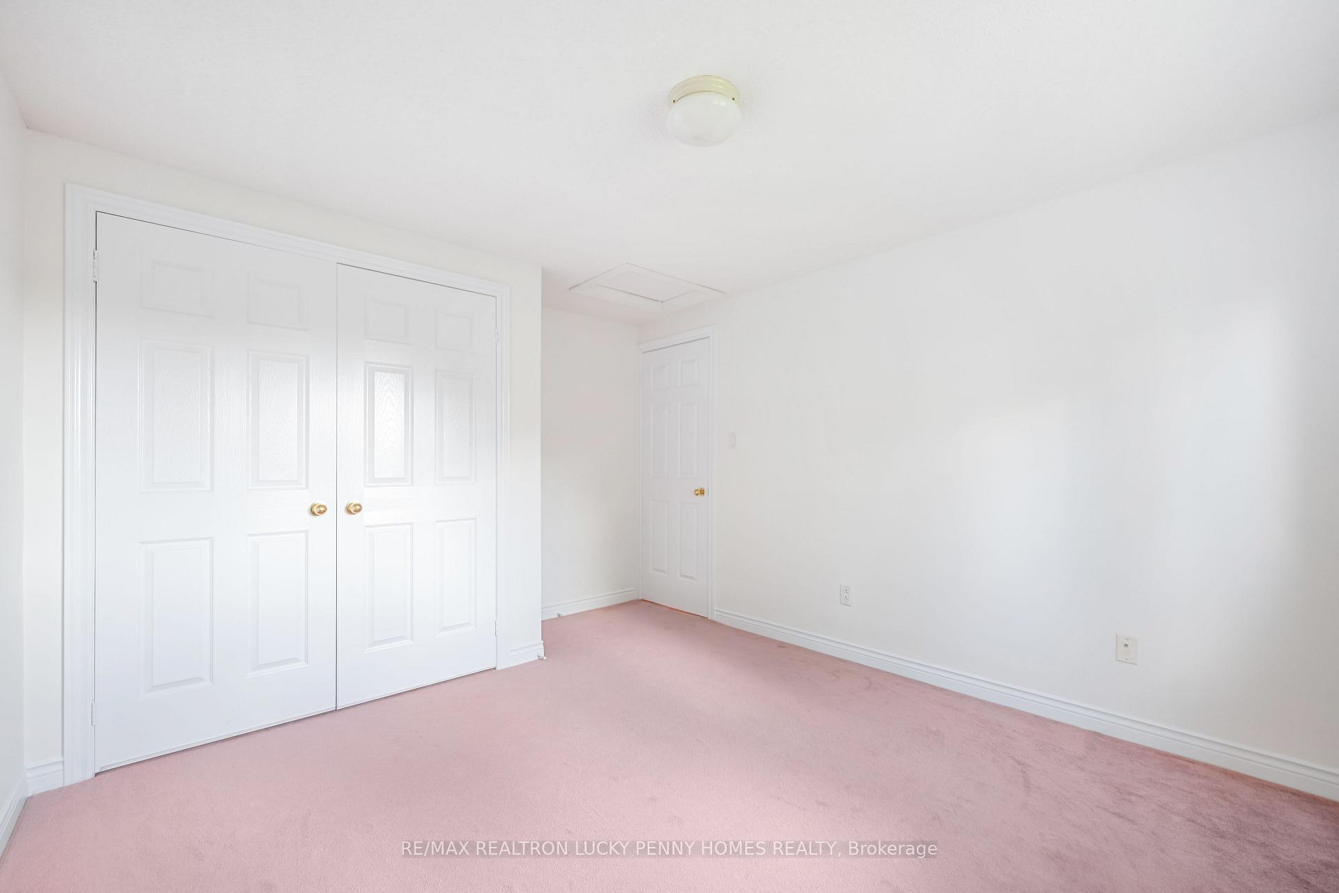 Photo 13 of 16 Wabbokish Court, Clarington, Courtice — HOMEH