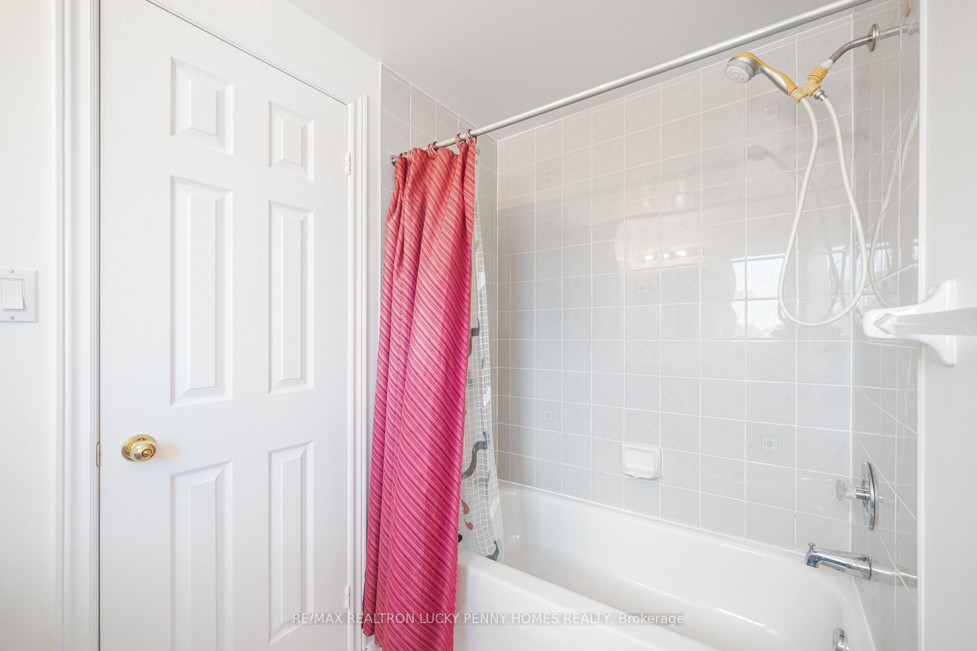 Photo 11 of 16 Wabbokish Court, Clarington, Courtice — HOMEH