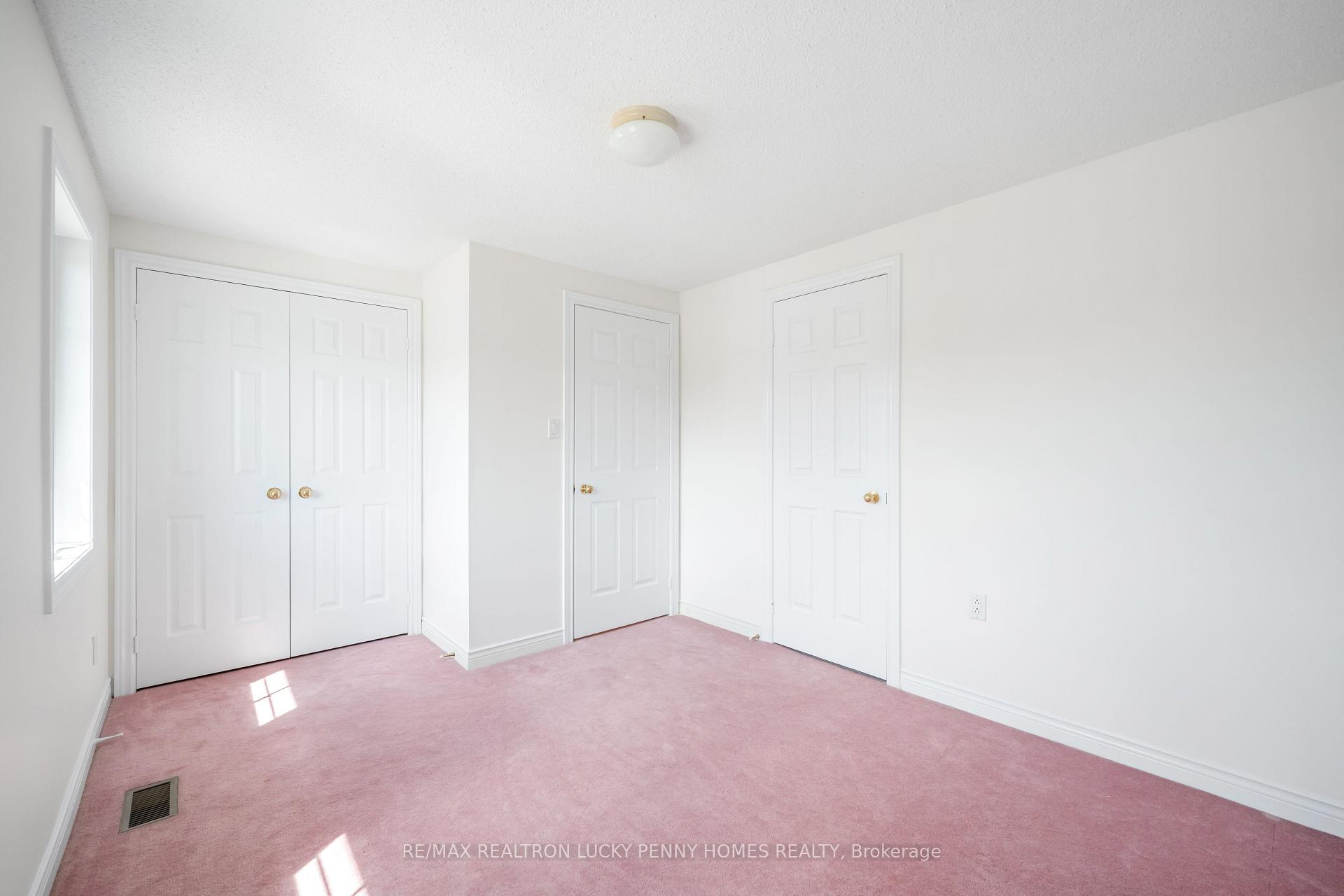 Photo 23 of 16 Wabbokish Court, Clarington, Courtice — HOMEH