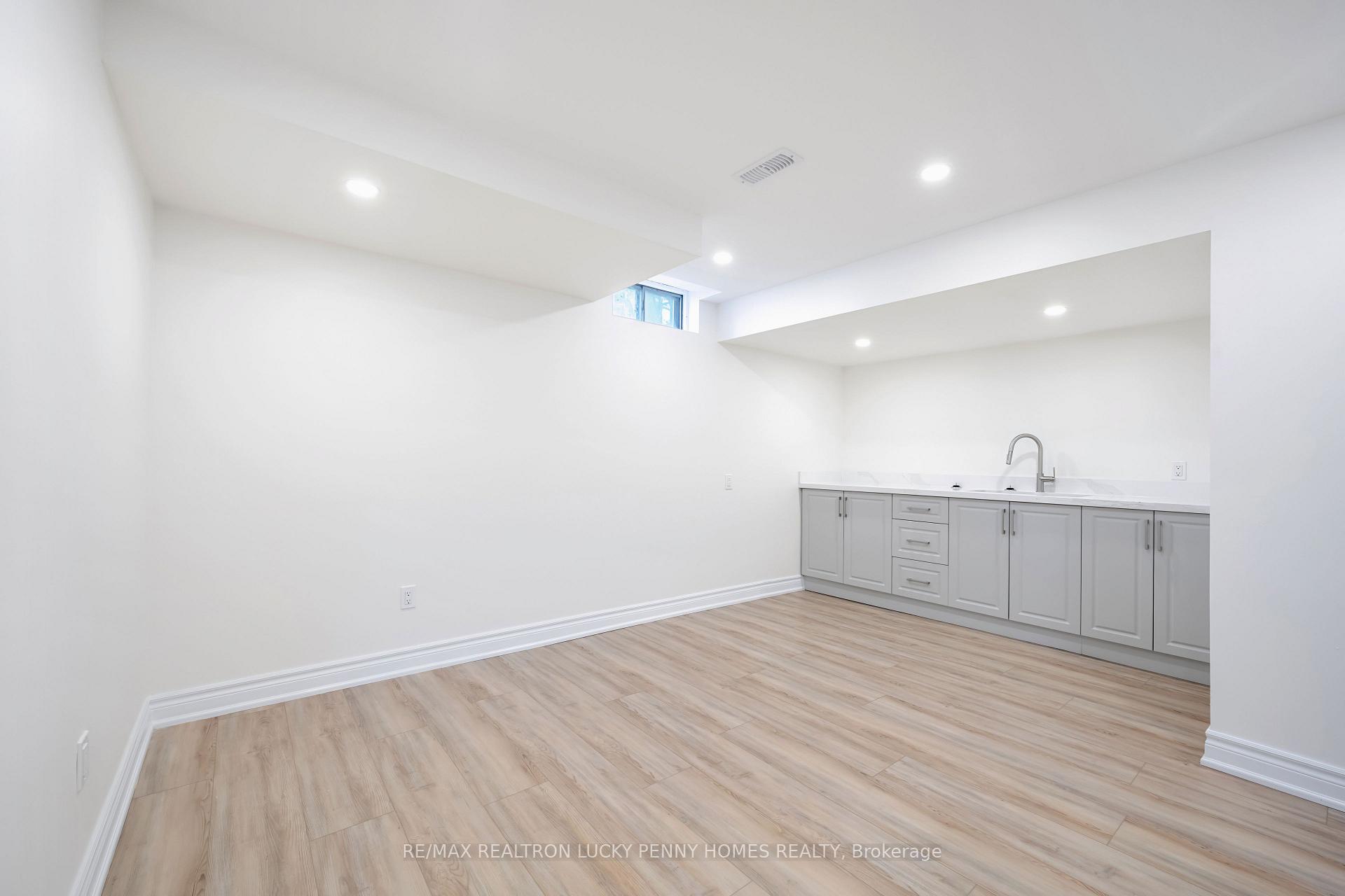 Photo 24 of 16 Wabbokish Court, Clarington, Courtice — HOMEH