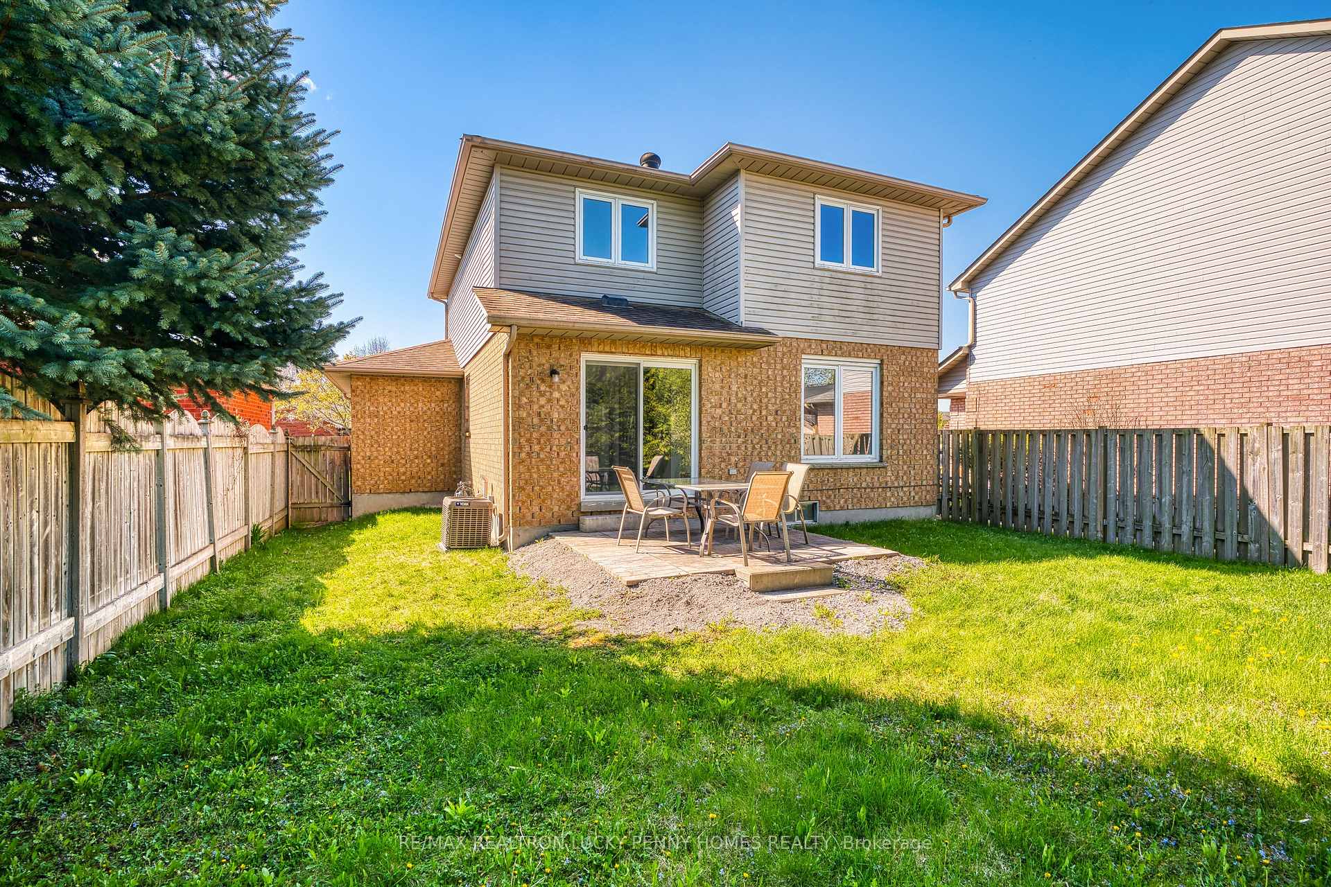 Photo 27 of 16 Wabbokish Court, Clarington, Courtice — HOMEH