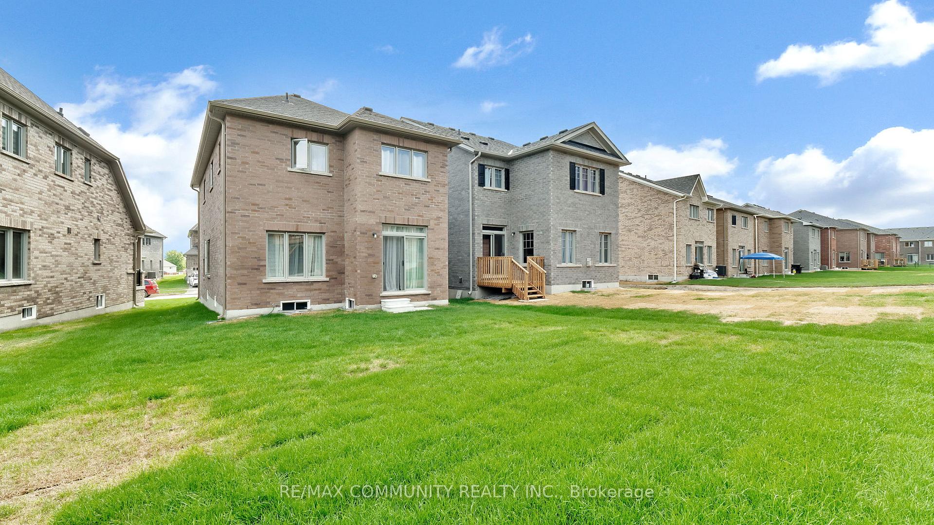 Photo 33 of 64 Robin Trail, Scugog, Port Perry — HOMEH