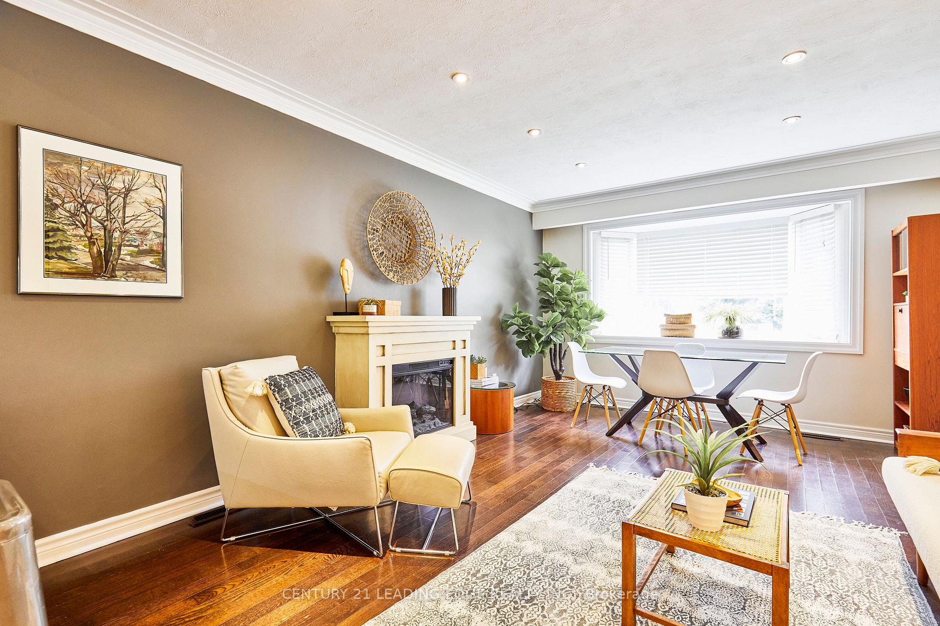 Photo 3 of 11 St Quentin Avenue, Scarborough, Cliffcrest — HOMEH