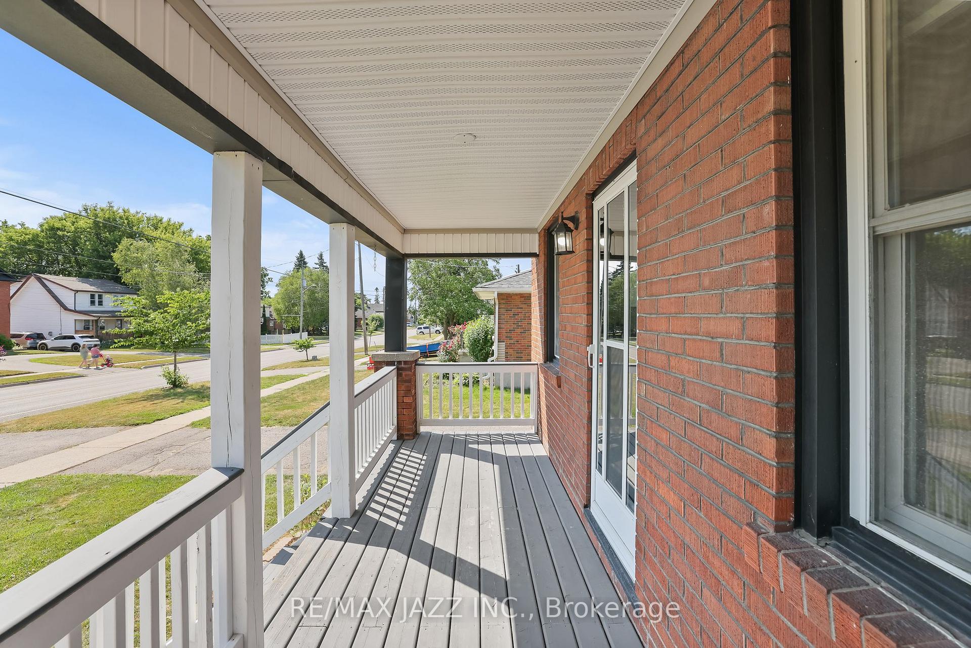 Photo 2 of 110 Gibbons Street, Oshawa, McLaughlin — HOMEH