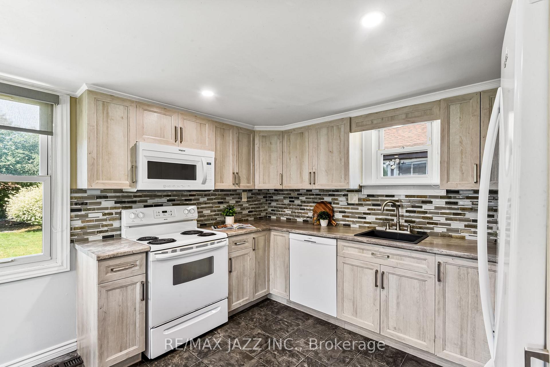 Photo 37 of 110 Gibbons Street, Oshawa, McLaughlin — HOMEH