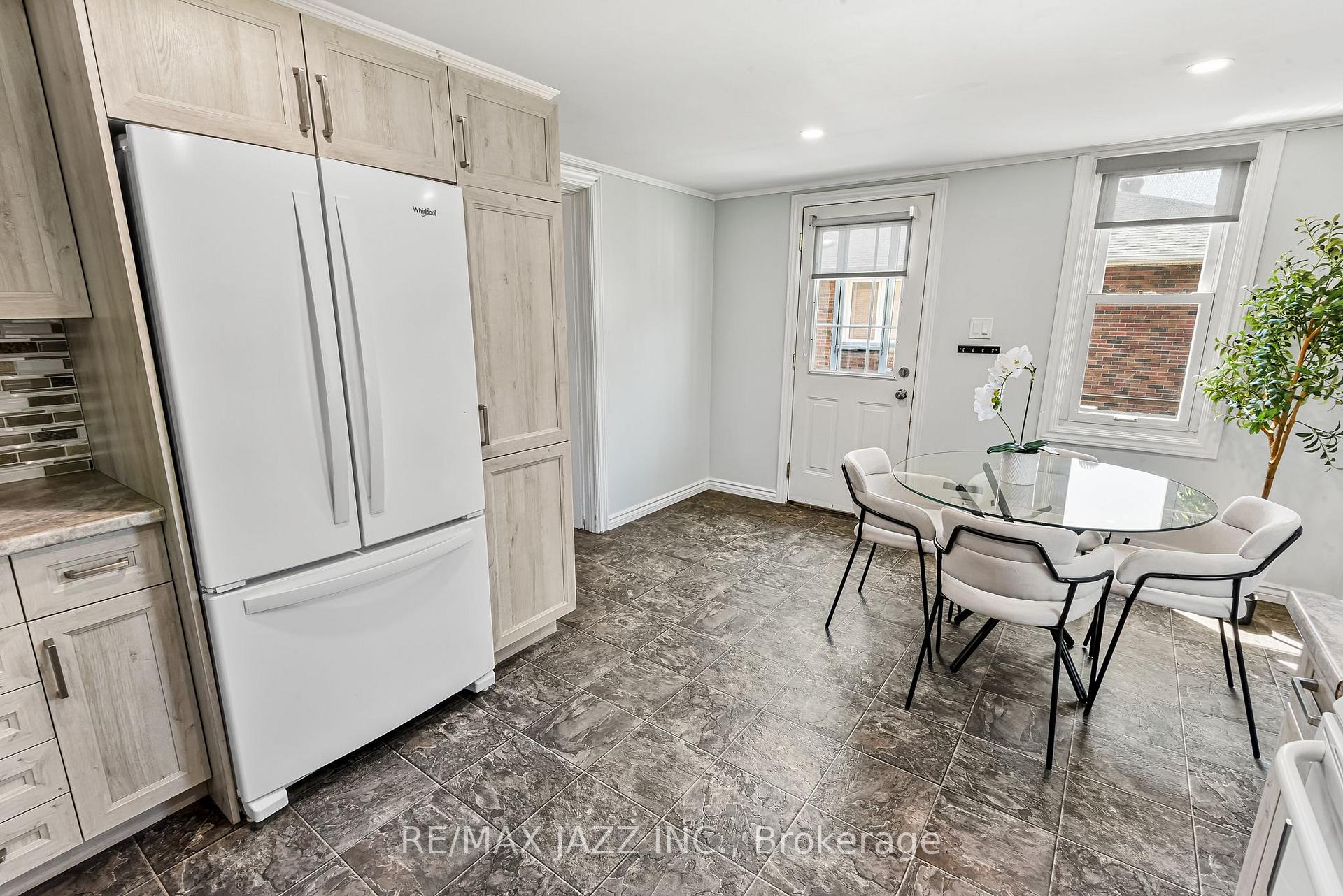 Photo 8 of 110 Gibbons Street, Oshawa, McLaughlin — HOMEH