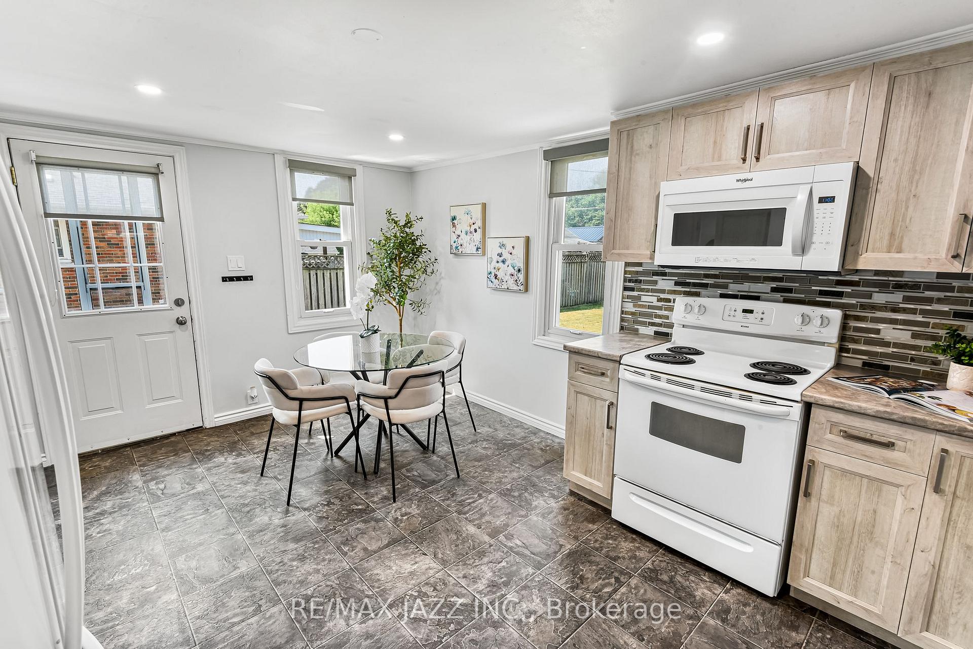 Photo 13 of 110 Gibbons Street, Oshawa, McLaughlin — HOMEH